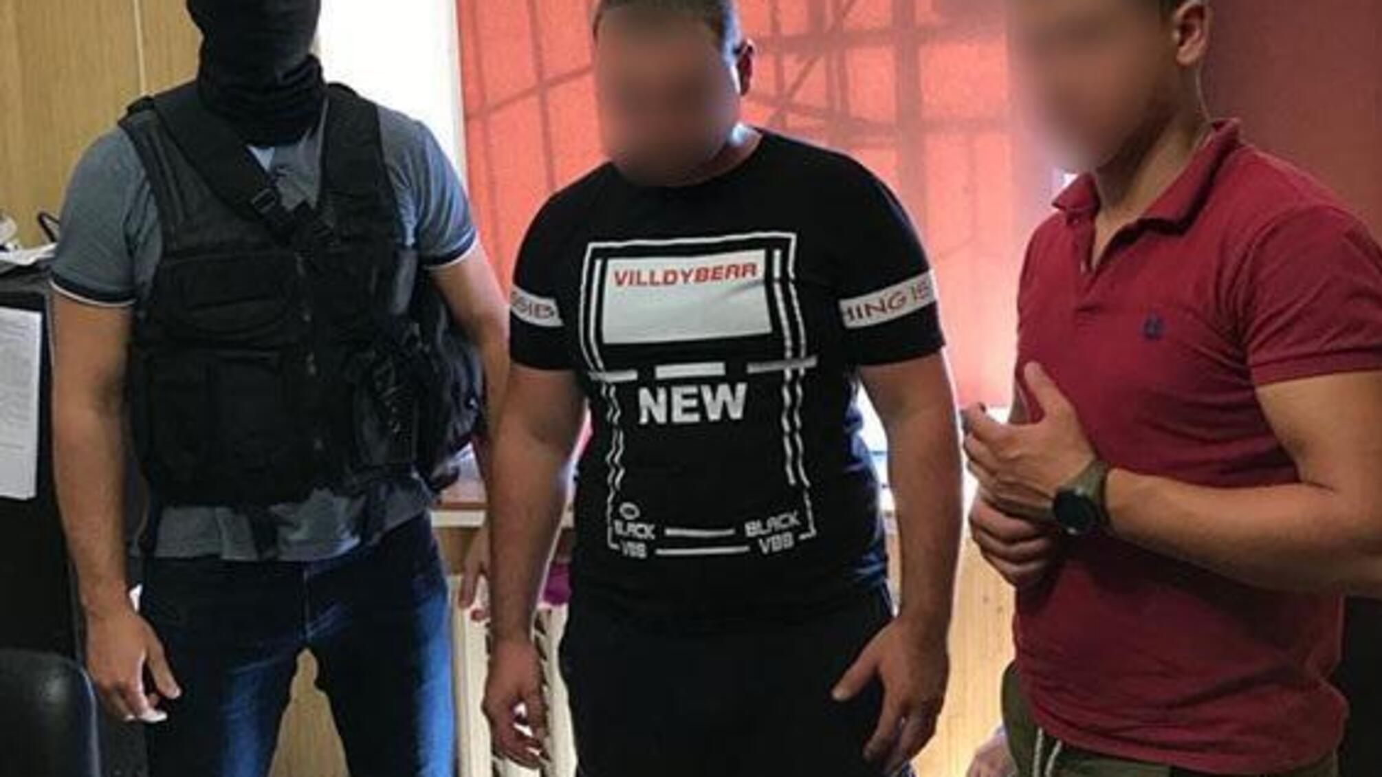 Поліція затримала двох осіб за напад на поліцейського Одеси