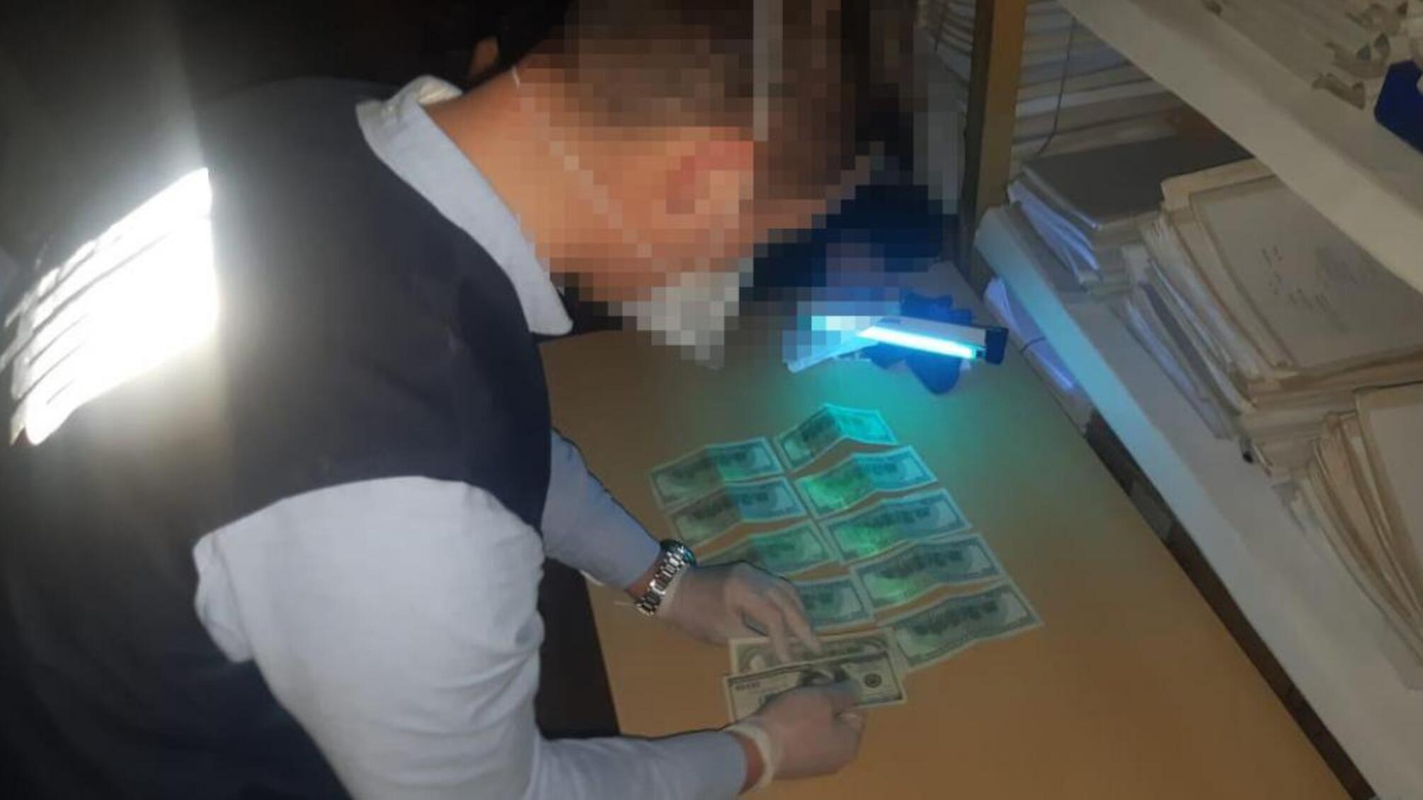 На Закарпатті ексголова Антимонопольного комітету постане перед судом за одержання 1100 доларів хабара