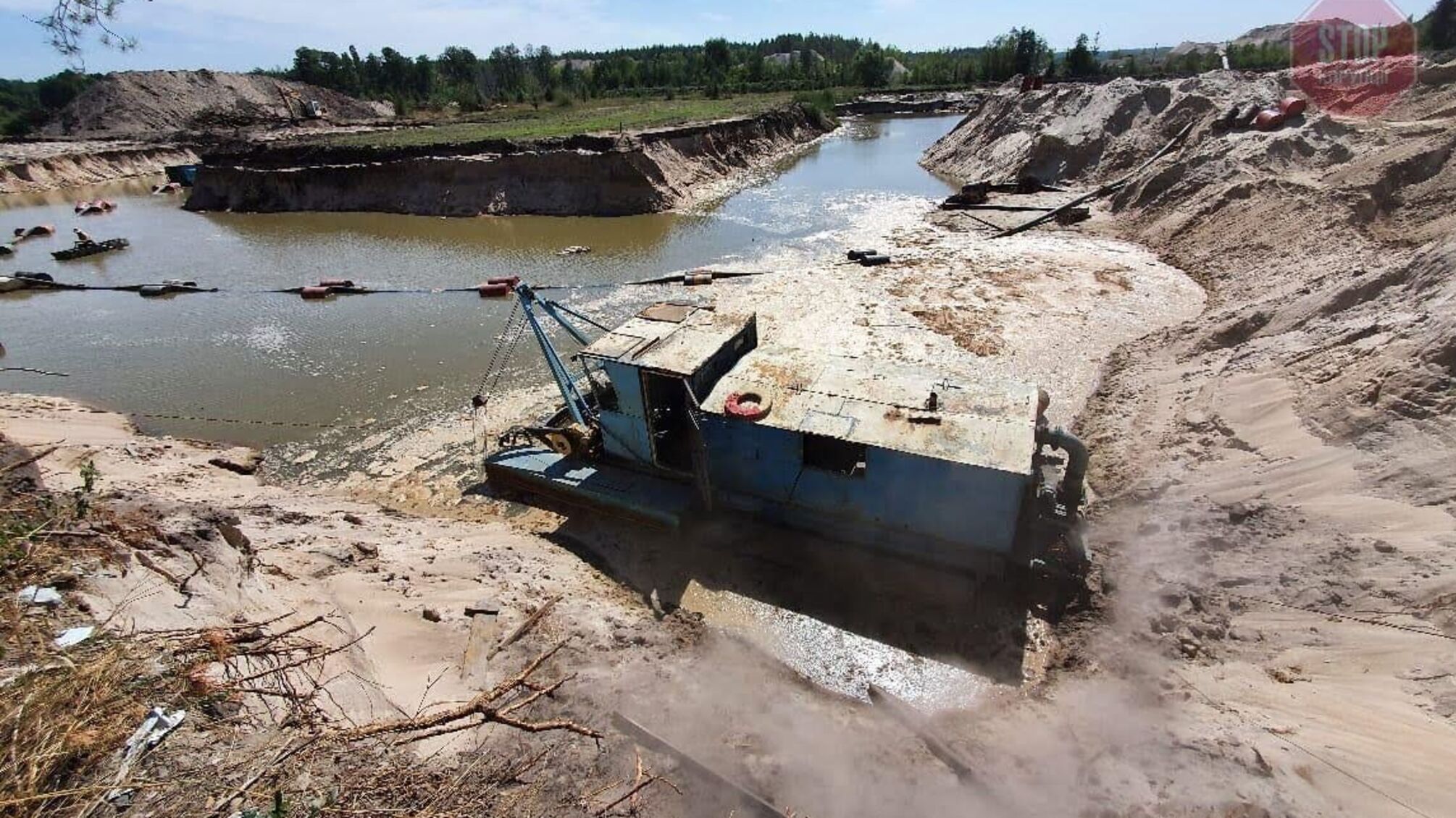 Під Києвом розшукували небезпечного бізнесмена: нападає на журналістів із гіллякою