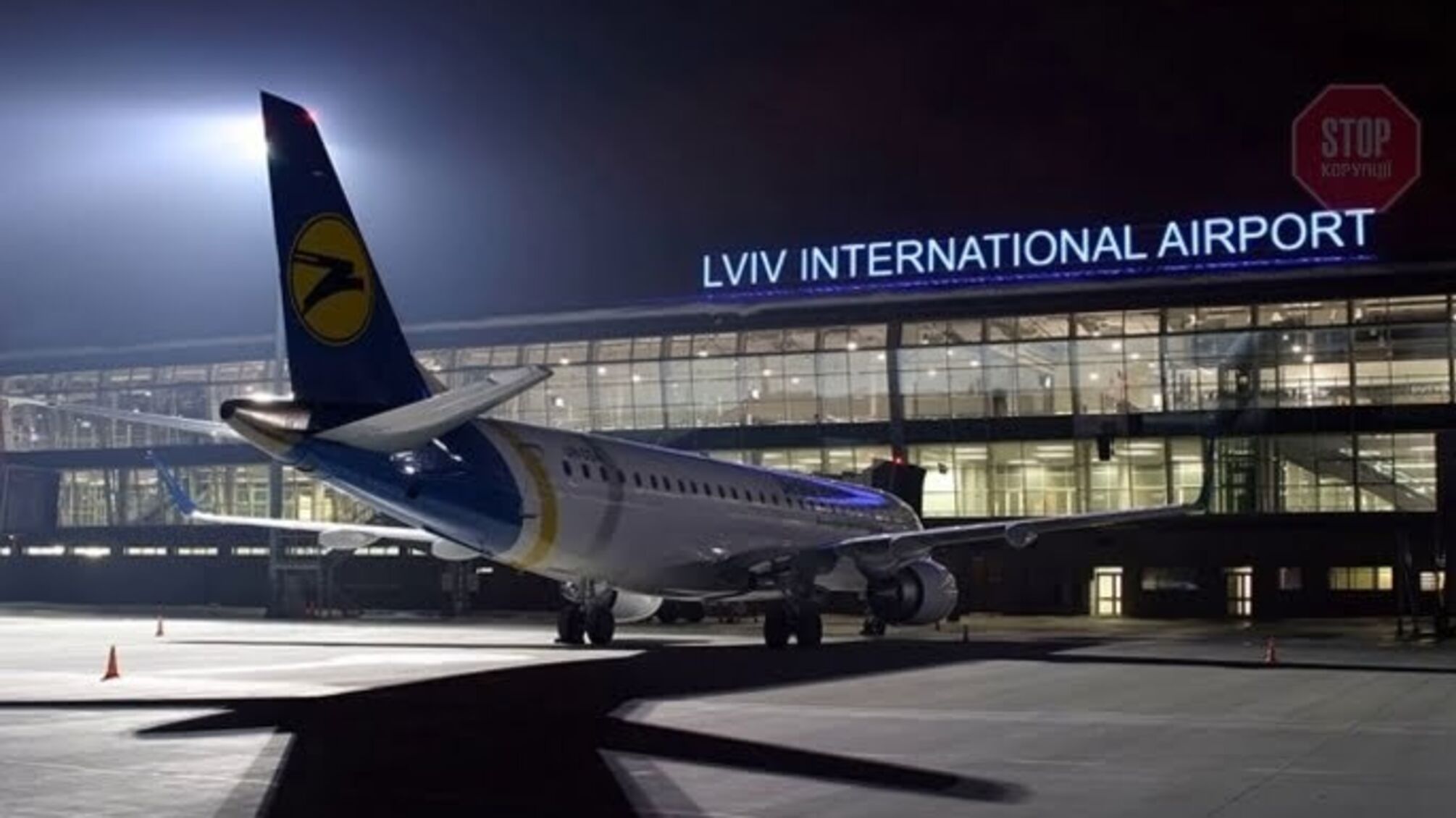 Прилетіли до батьків: у львівському аеропорту не пропускали десятки іноземців