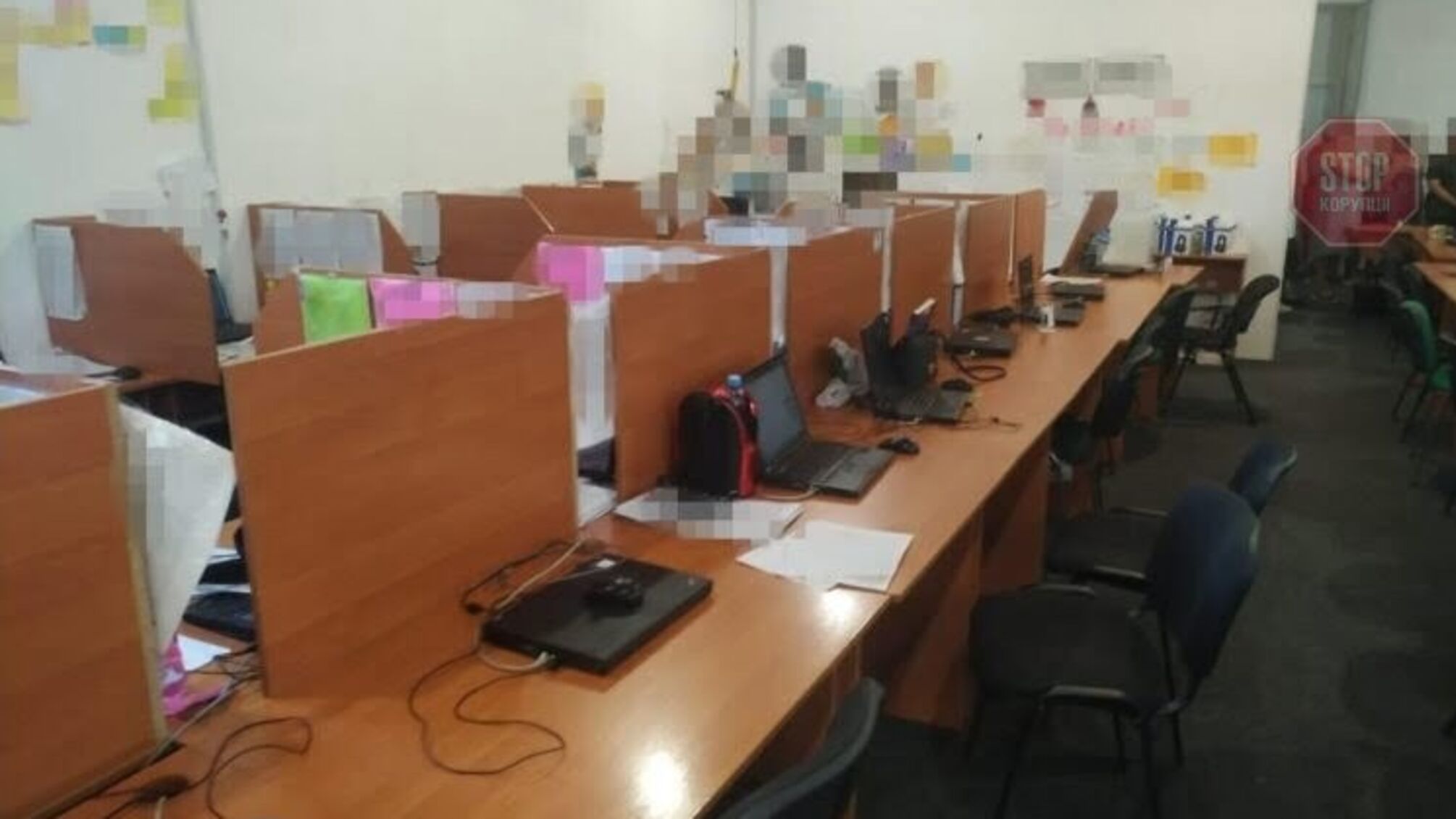 На Запоріжжі 54 'оператора' call-центру крали гроші з банківських карт (фото)