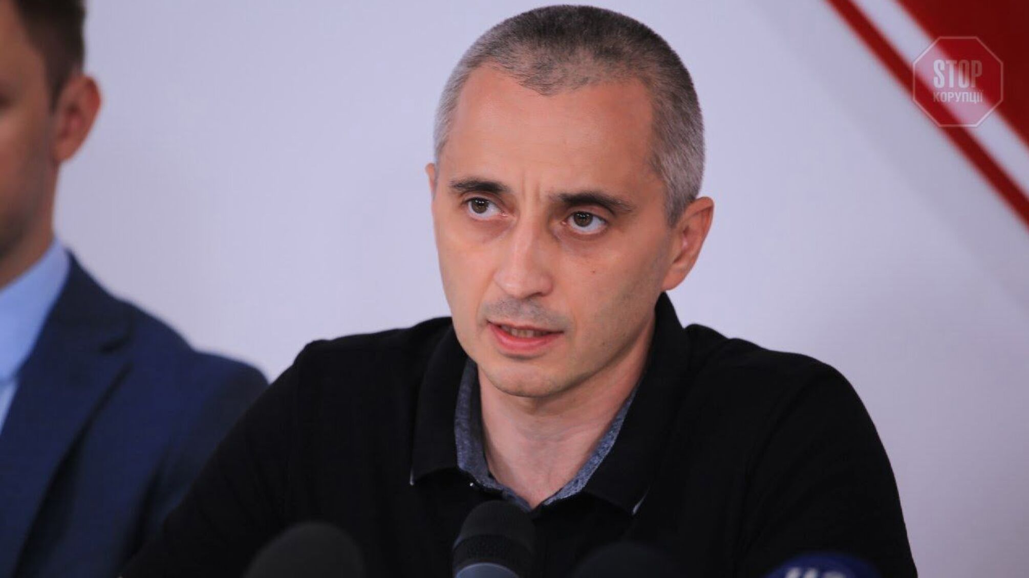 Семирічний хлопчик 2 години чекав на допит у суді. Чому суд порушує права малолітньої дитини?
