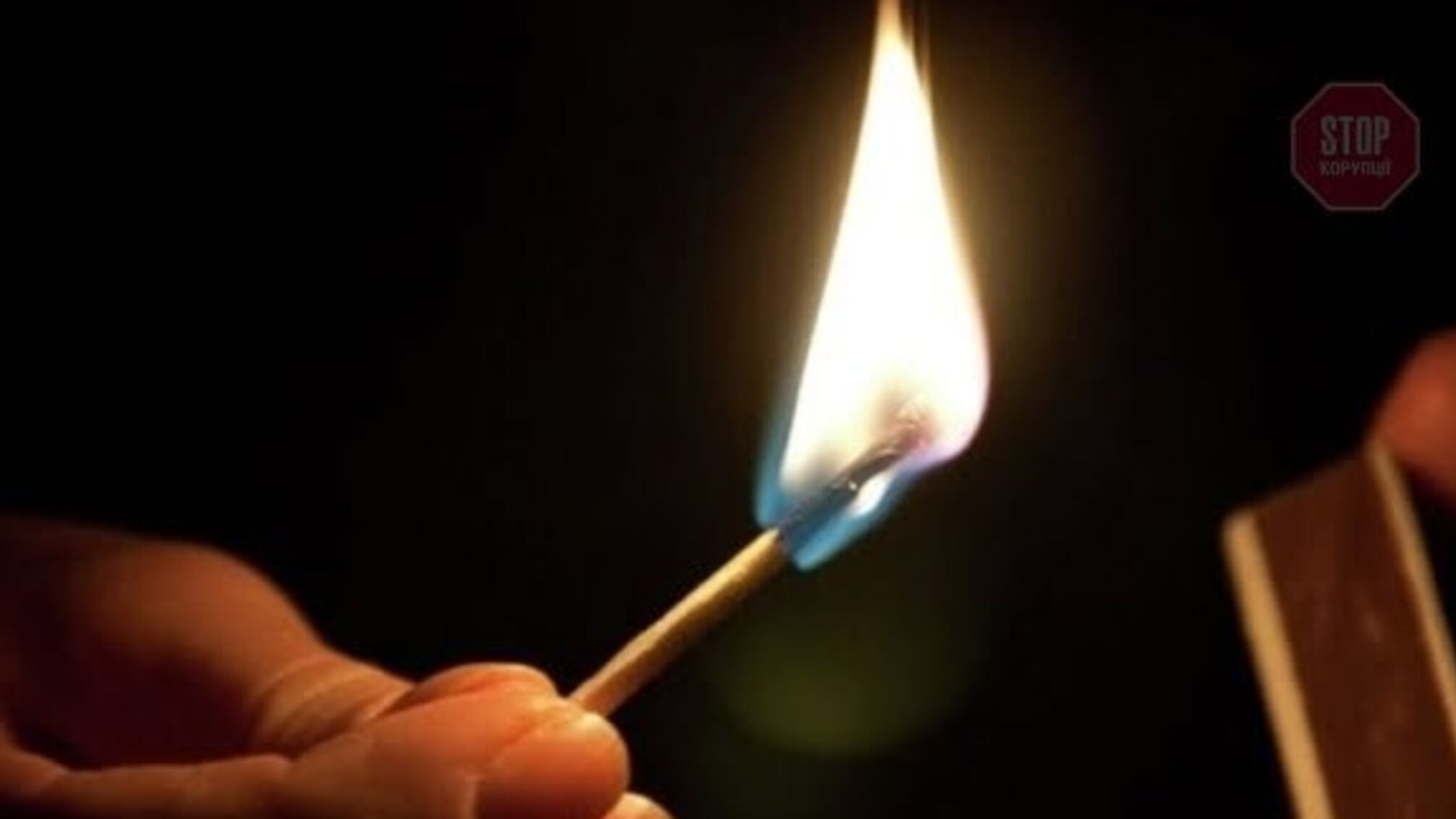 Через пенсію: на Тернопільщині чоловік підпалив себе під будівлею МЦЗ