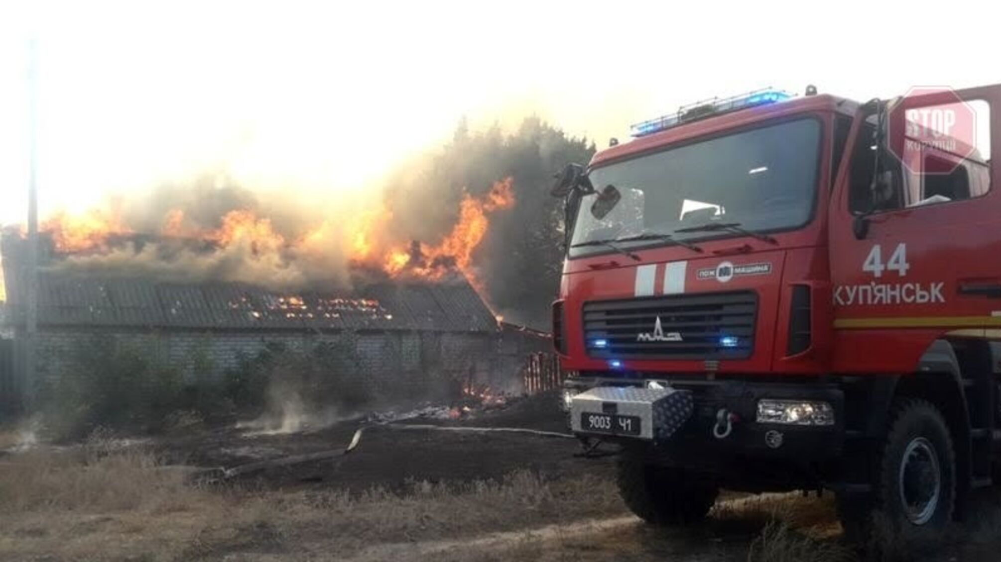 На Харківщині спалахнула масштабна пожежа: Зеленський зібрав термінову нараду (фото)