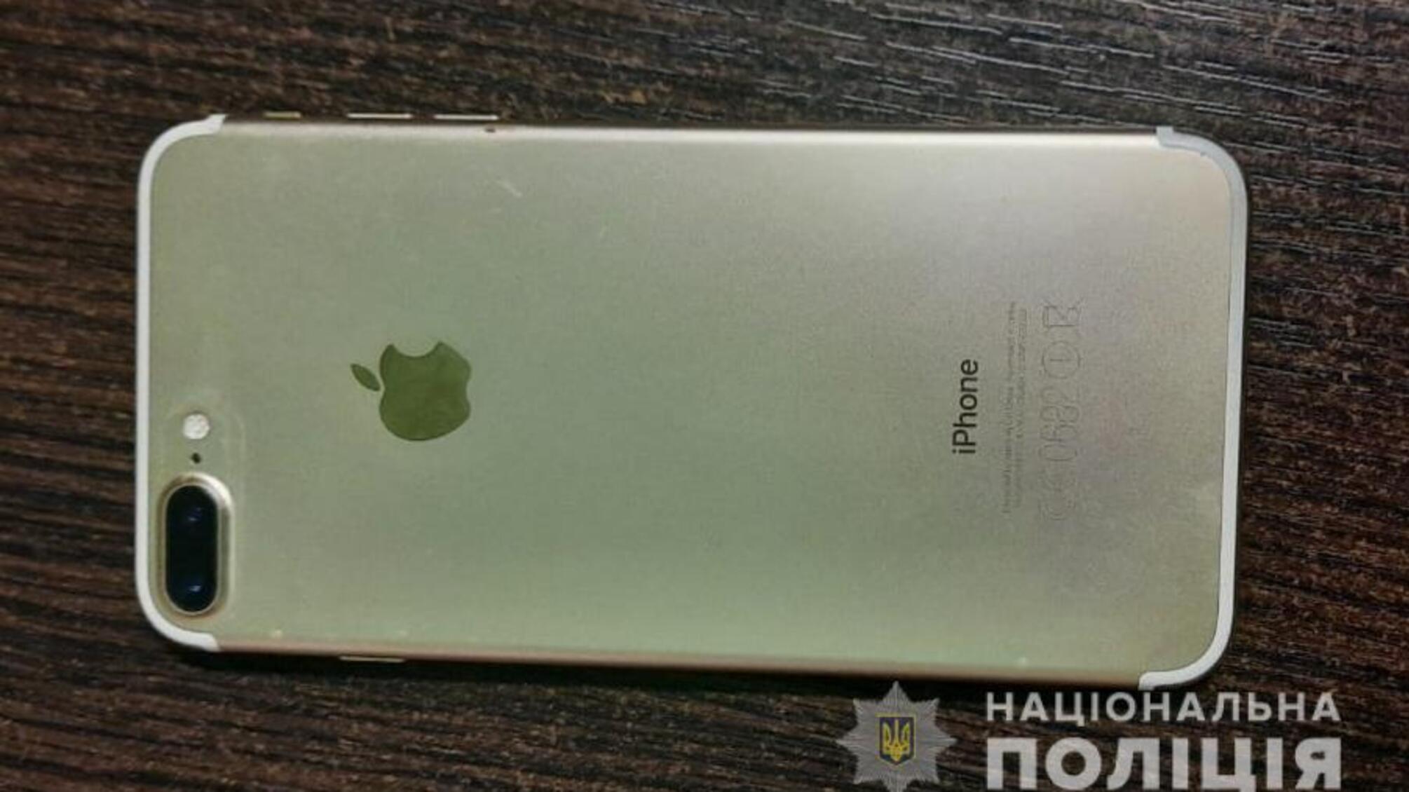 Поліцейські оперативно затримали жителя Дніпропетровщини, який пограбував неповнолітню одеситку