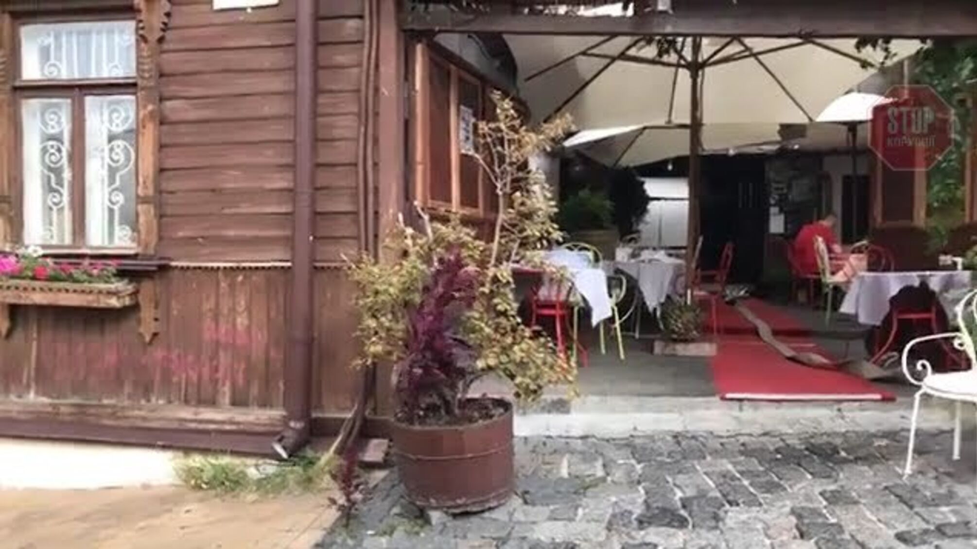 У столичному ресторані прогримів вибух, є постраждалі (відео)