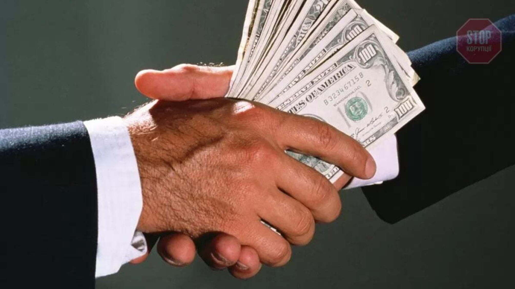 Чиновника Міносвіти спіймали на хабарі у розмірі 300 тисяч гривень