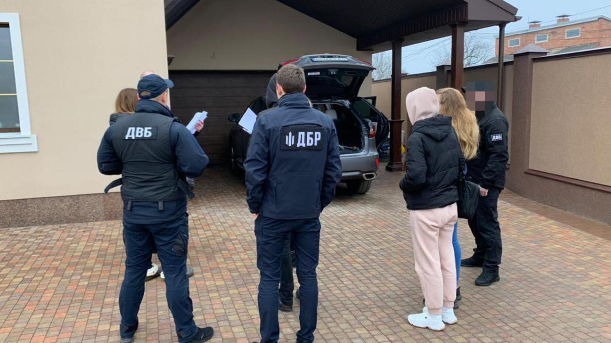 Командир роти ГУ Нацполіції у Вінницькій області та двоє його підлеглих постануть перед судом через розтрату пального