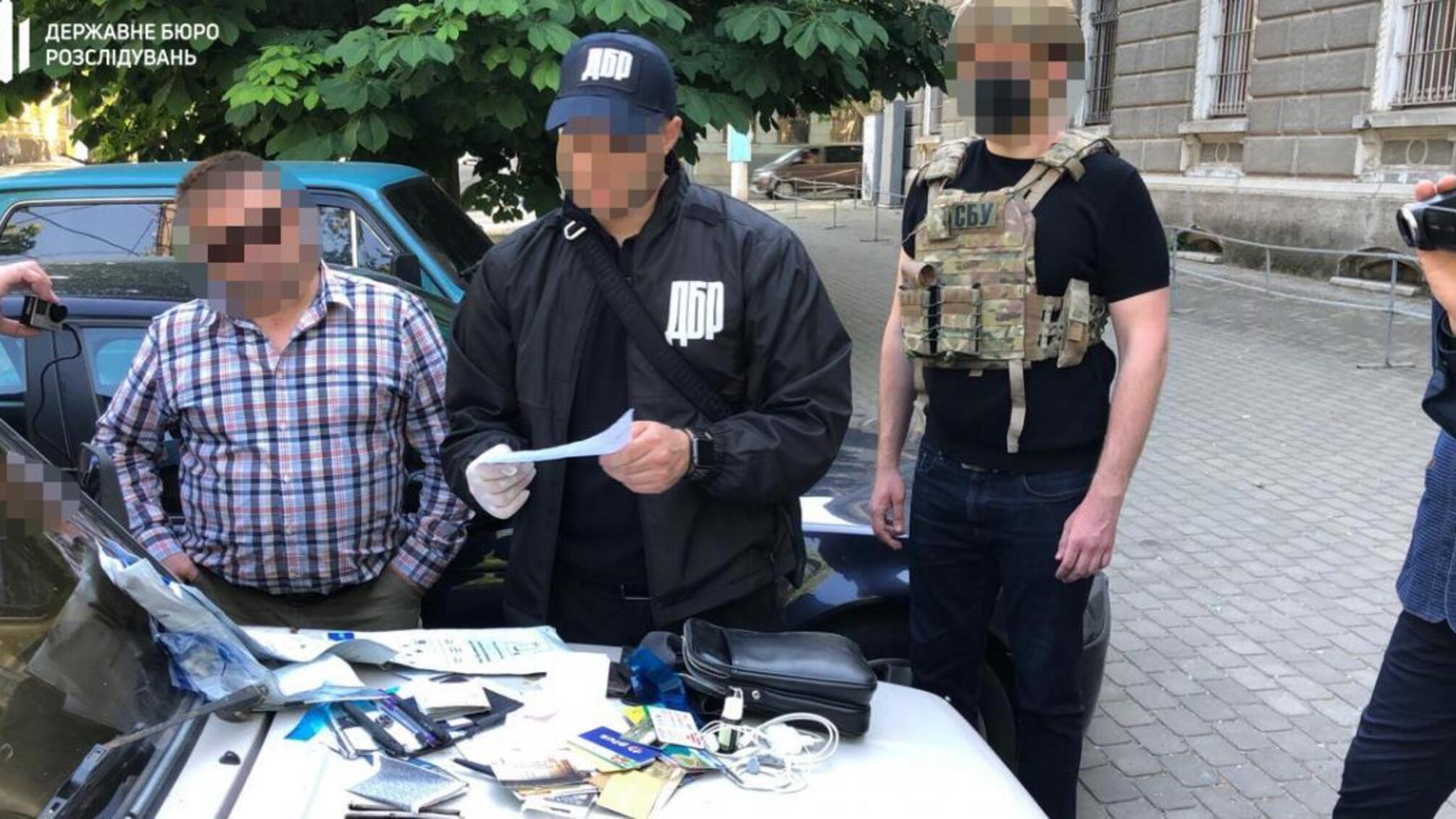 Неправомірна вигода у 2 000 доларів США та 10 тонн зерна – підполковник СБУ постане перед судом