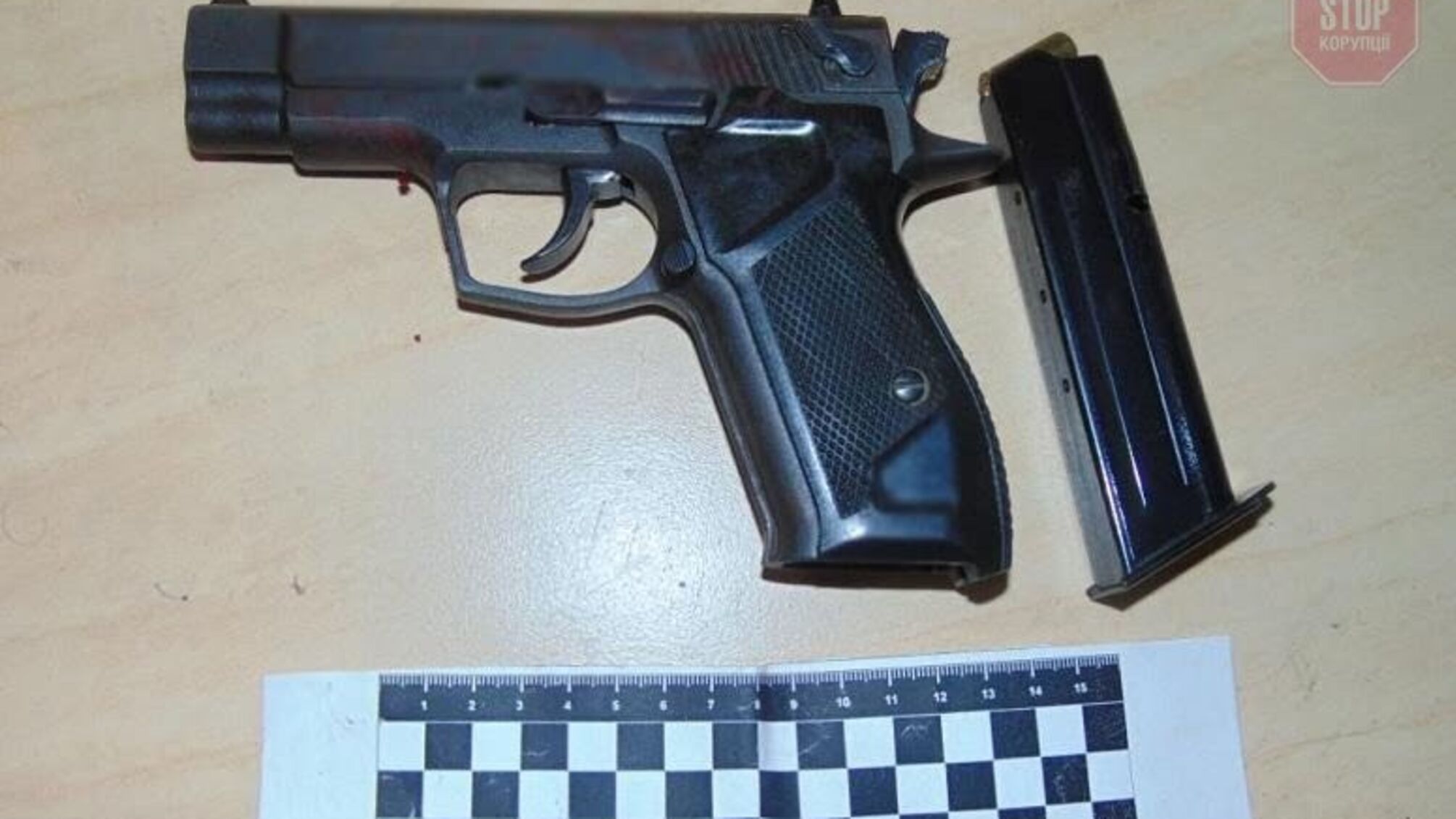 Стукав до сусідки та кричав, що вбив дружину: у Києві затримали чоловіка (фото)