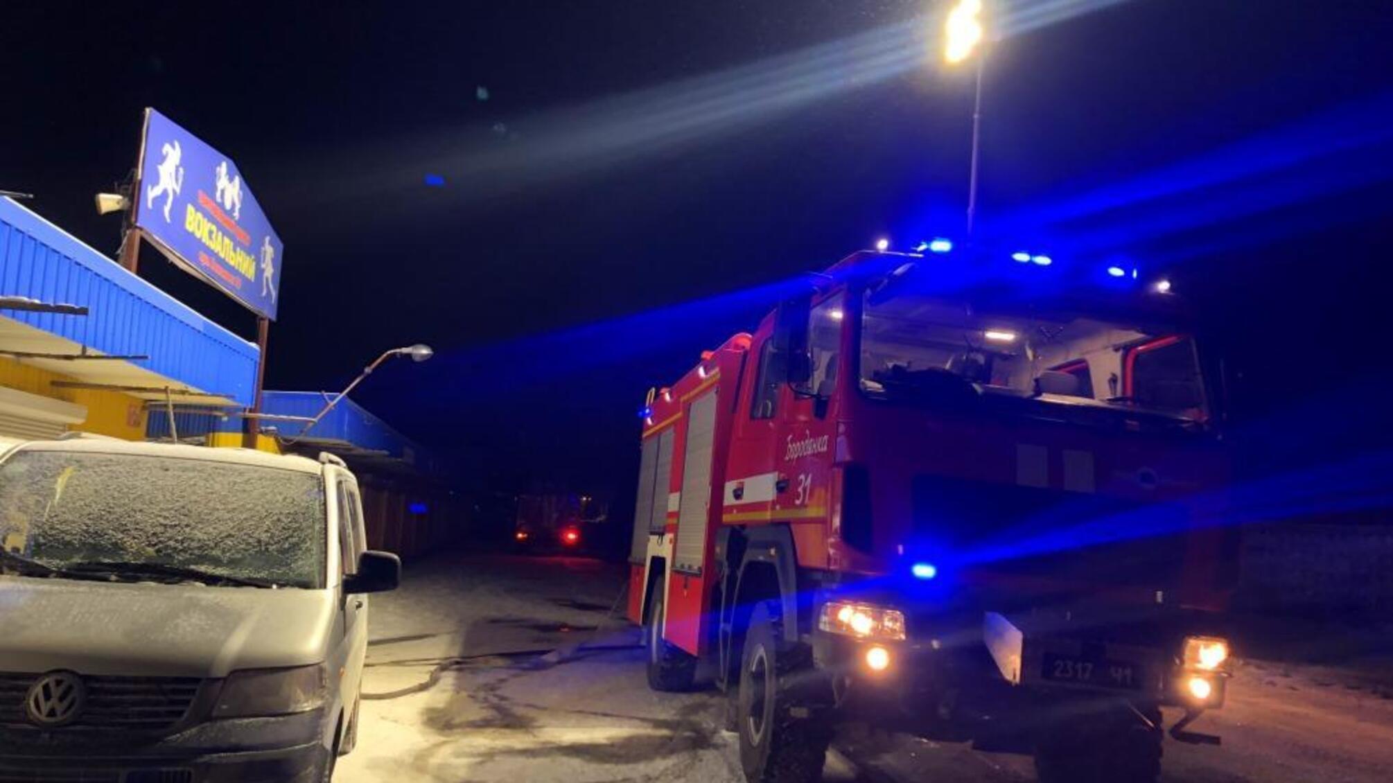 Київська область: ліквідовано пожежу на території торгівельного ринку