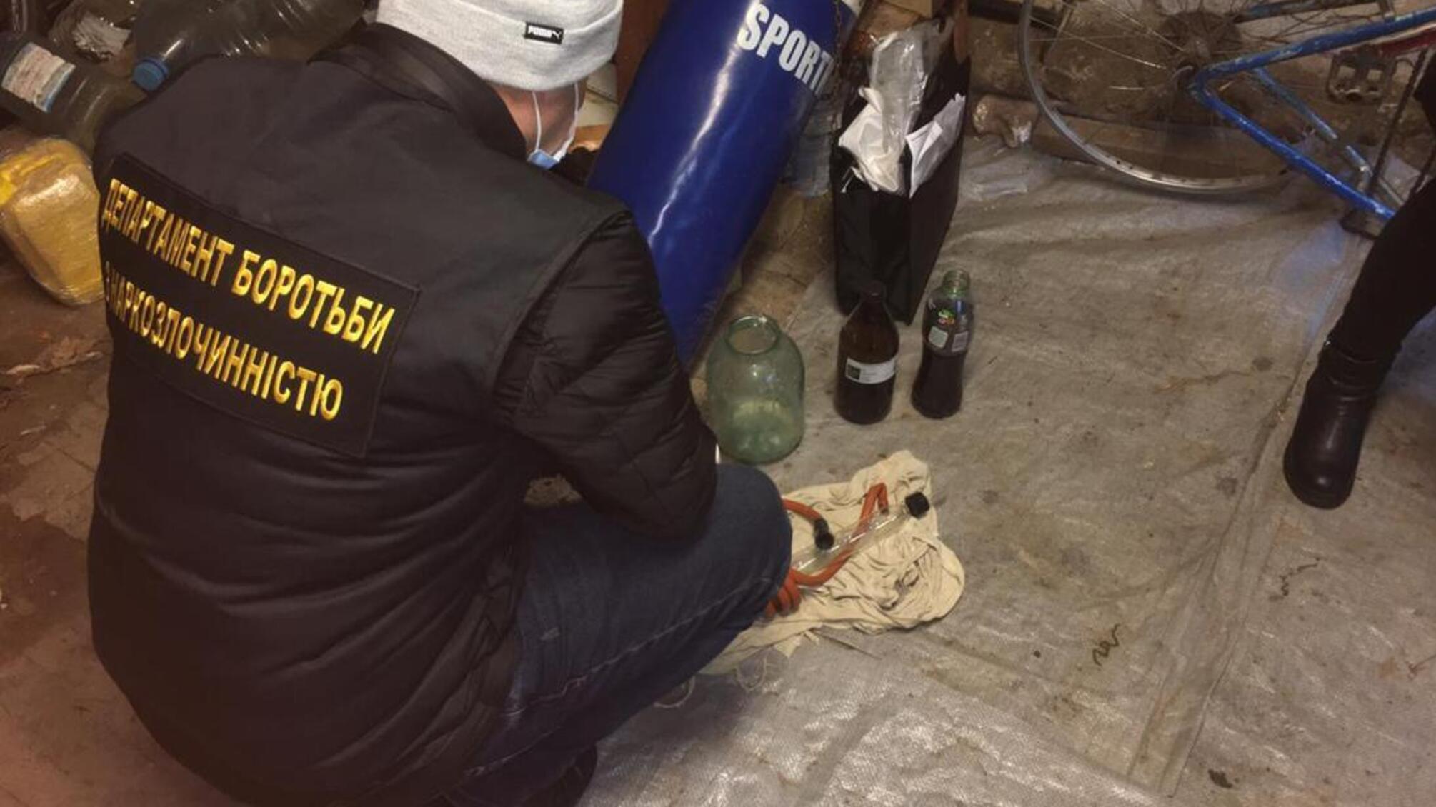 Поліцейські виявили нарколабораторію в оселі житомирянина