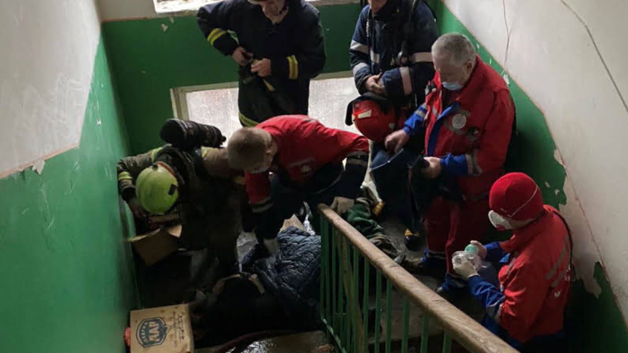 Львів: вогнеборці врятували на пожежі жінку