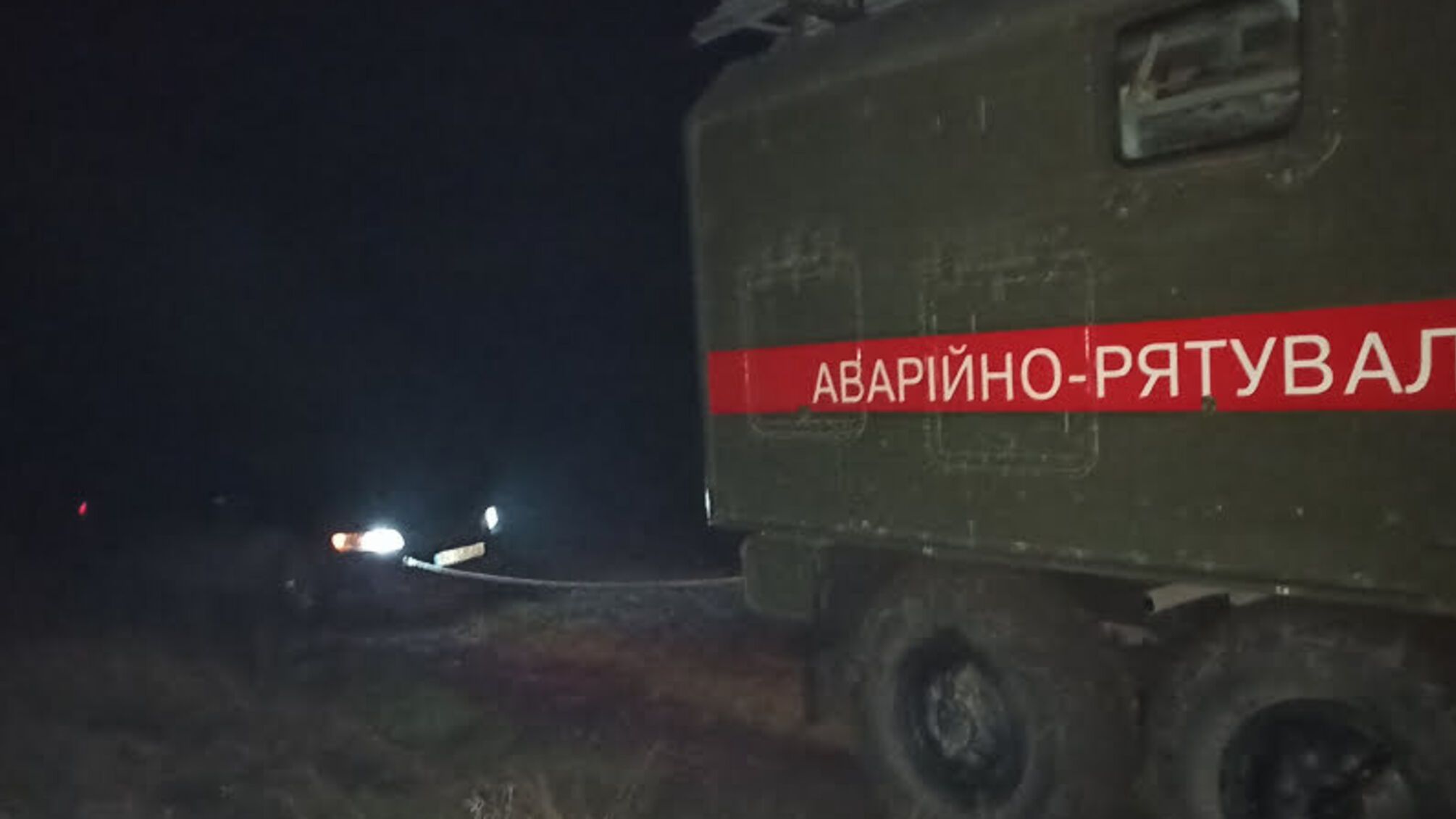 Кіровоградська область: рятувальники надали допомогу водіям по буксируванню їх автомобілів зі складних ділянок доріг