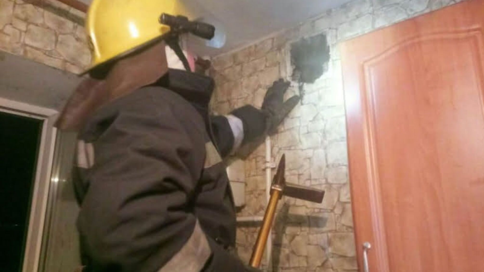Херсонська область: каховські рятувальники ліквідували загорання у квартирі багатоповерхового будинку