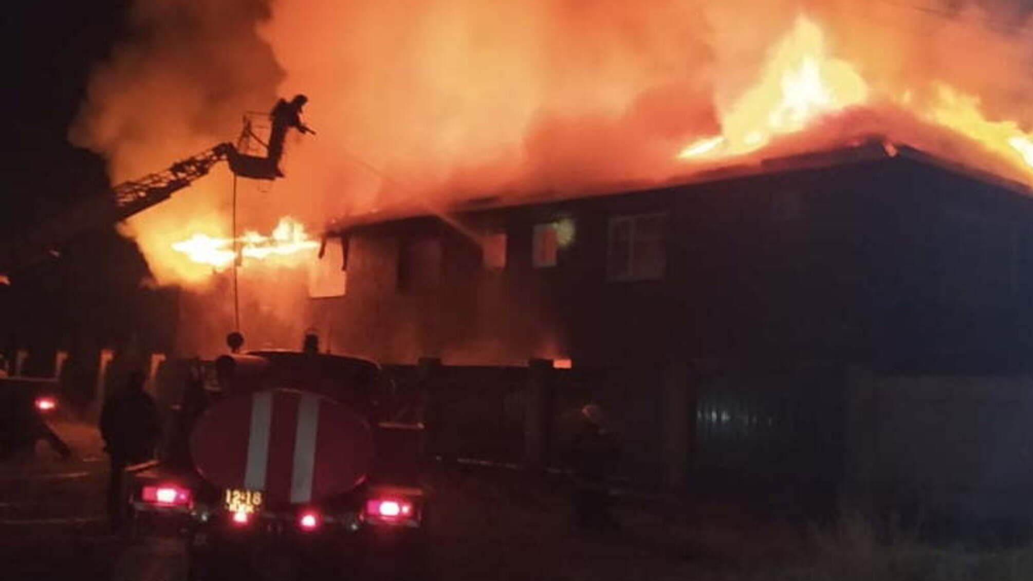 Київська область: рятувальники ліквідували пожежу у двоповерховому житловому будинку