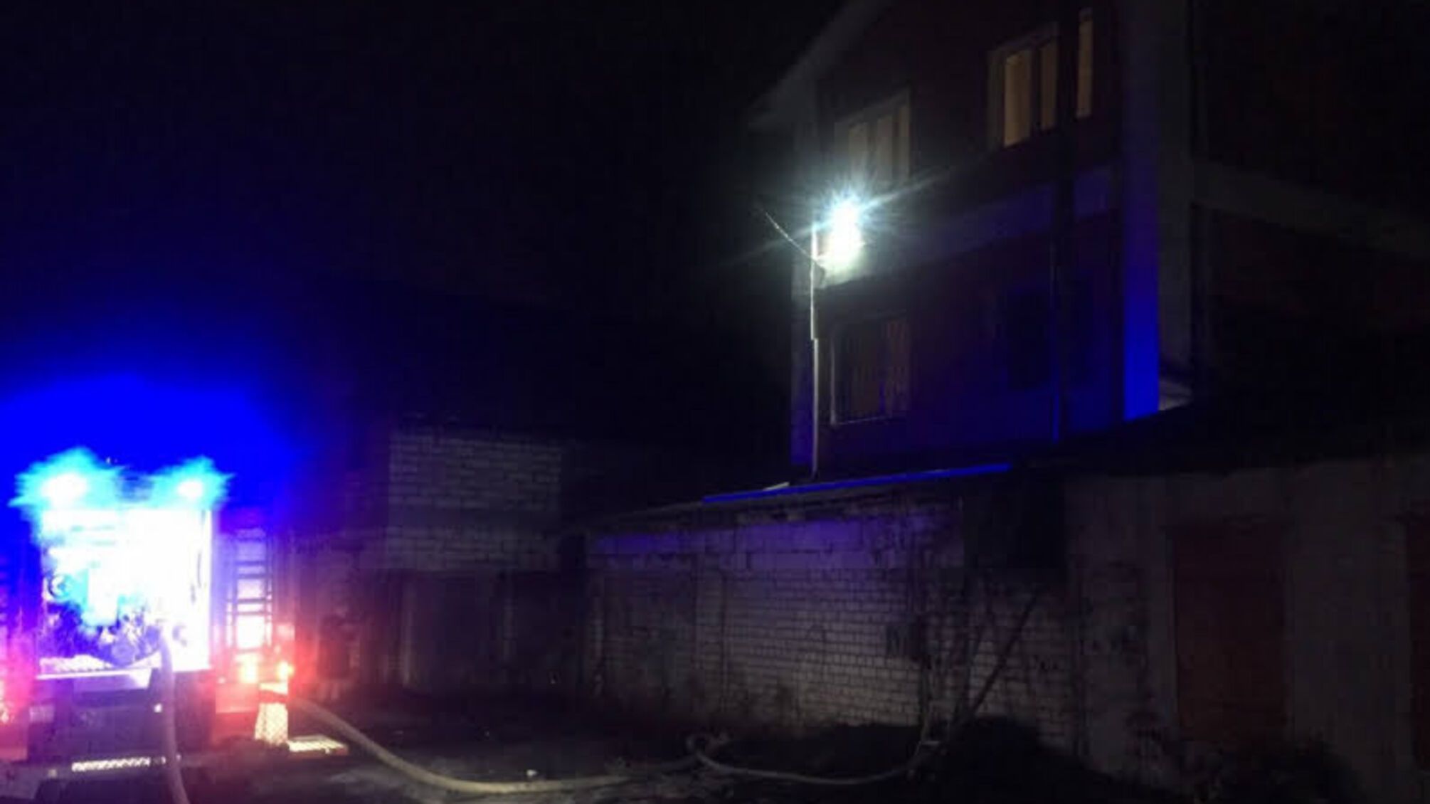 м. Харків: на пожежі у покинутому будинку рятувальники врятували чоловіка