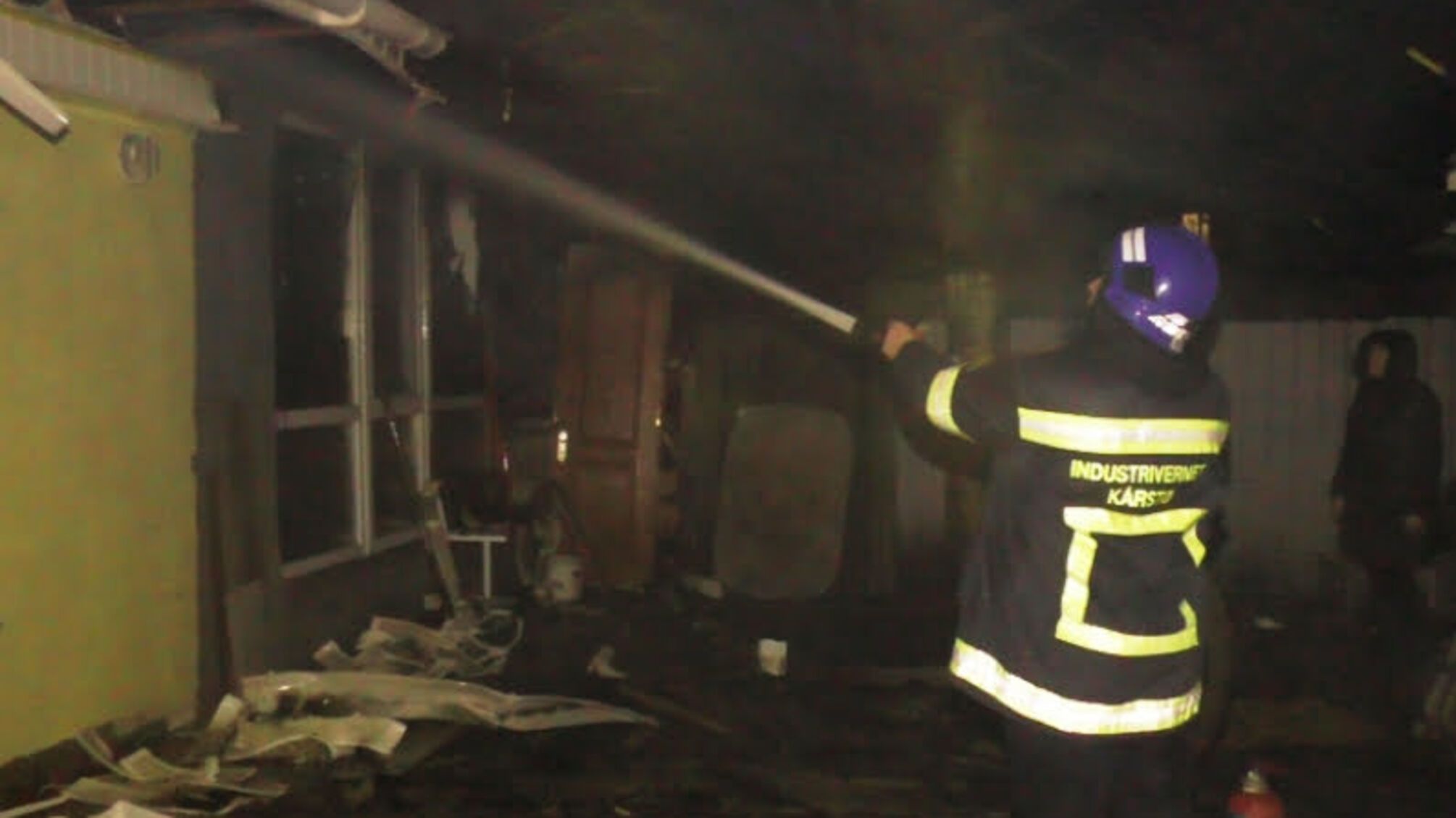 Житомир: вогнеборці ліквідували пожежу у приватному житловому будинку на п’ять господарів