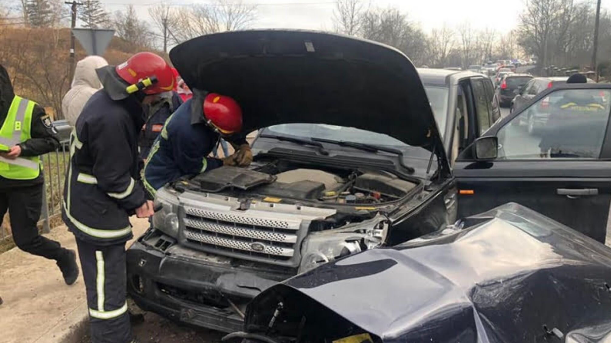 Івано-Франківська область: рятувальники ліквідовували наслідки ДТП в Надвірнянському районі