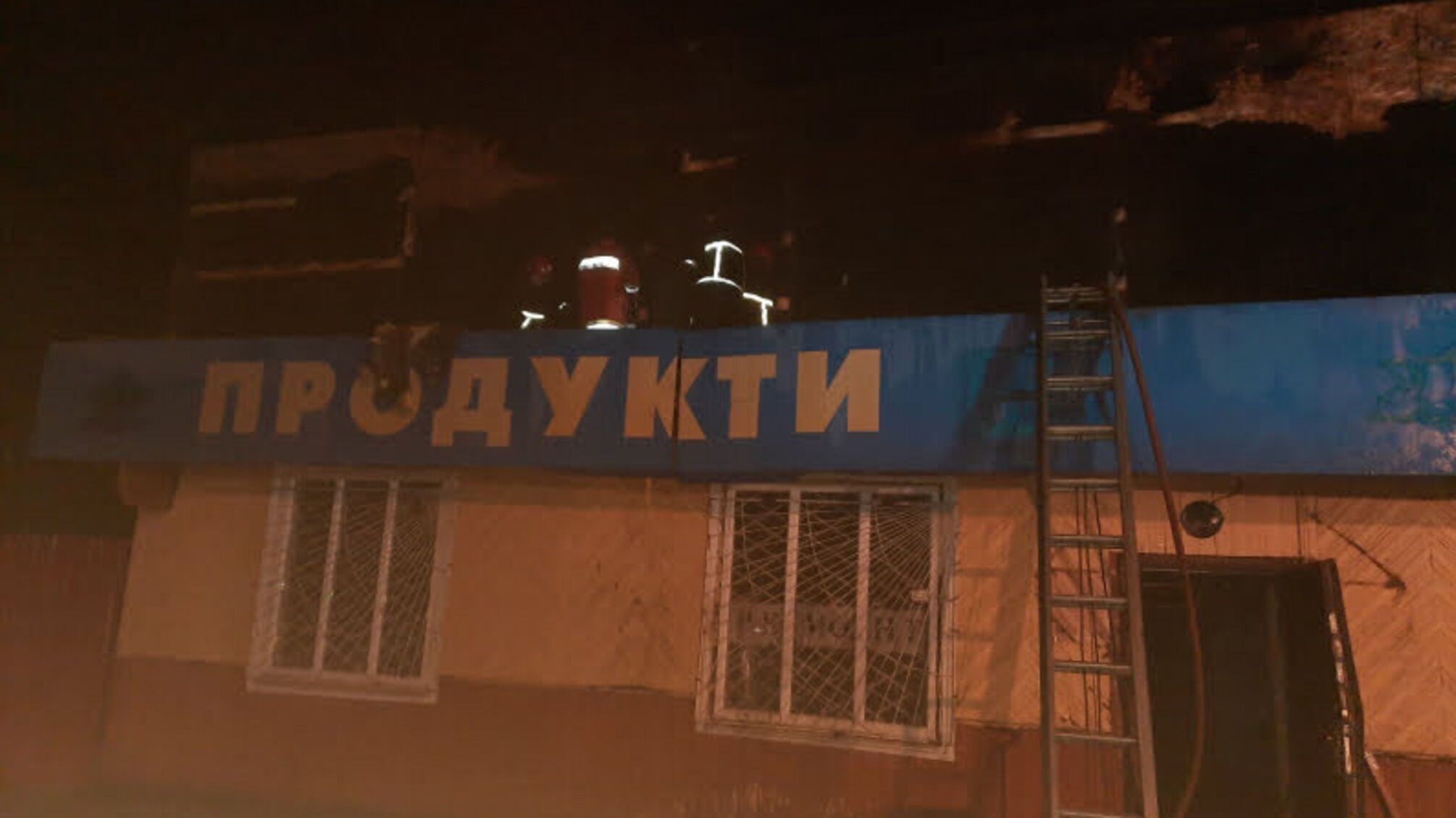 Житомирська область: поблизу Коростеня рятувальники гасили будівлю колишнього магазину