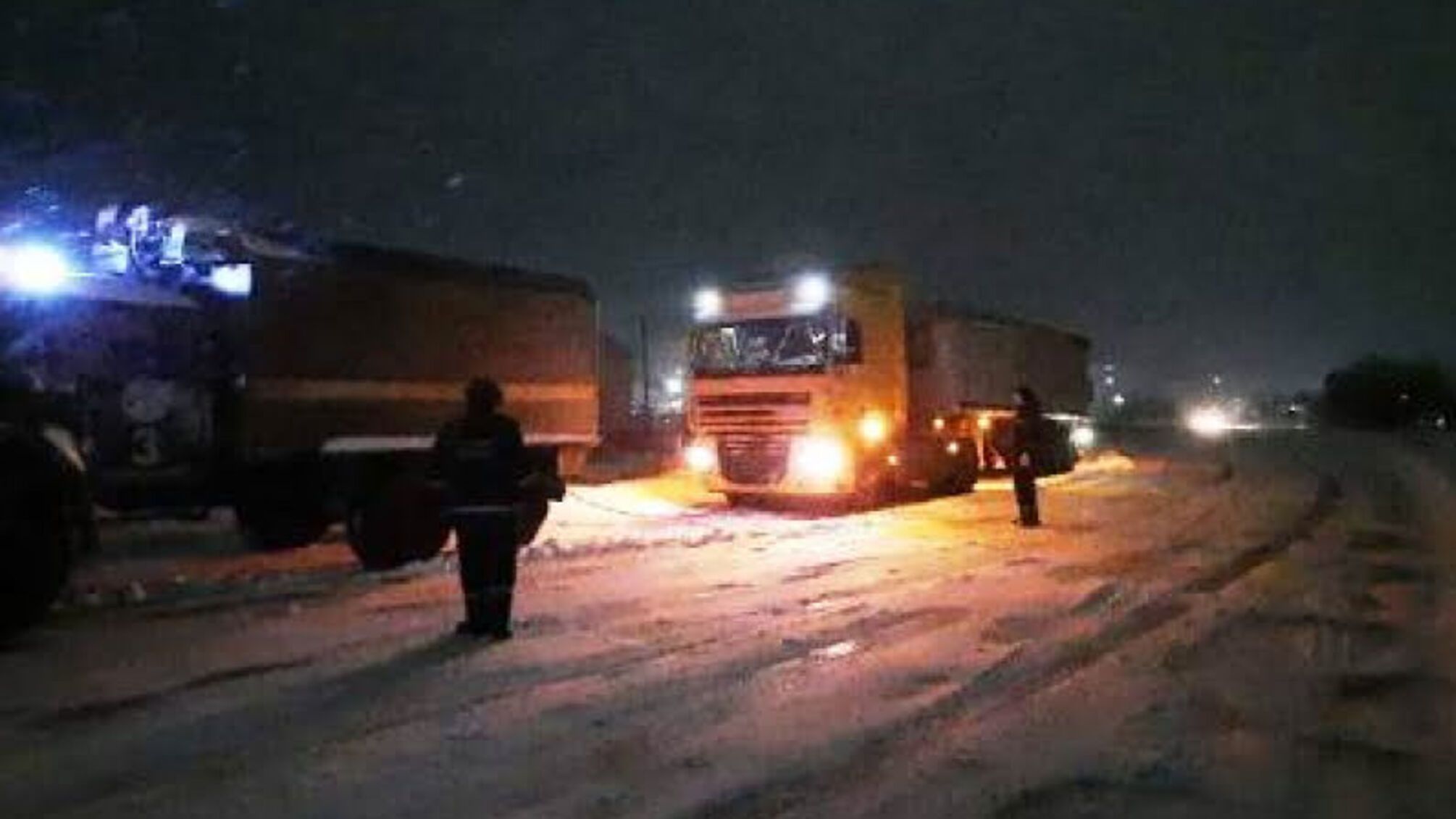Херсонщина: у Нововоронцовському районі рятувальники вилучили із заметів 18 крупногабаритних автомобілів