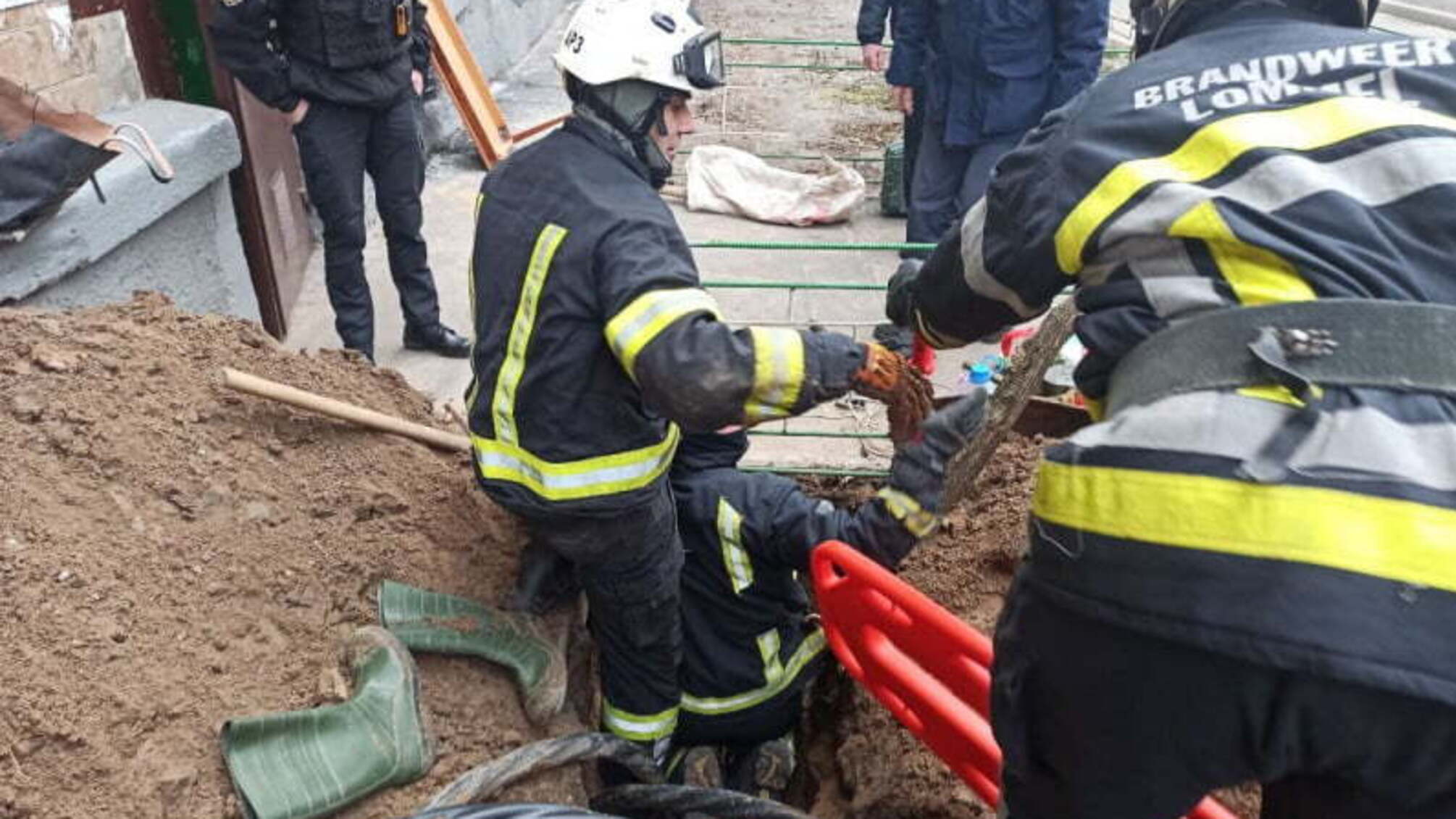 м. Київ: внаслідок обвалу грунту загинув чоловік