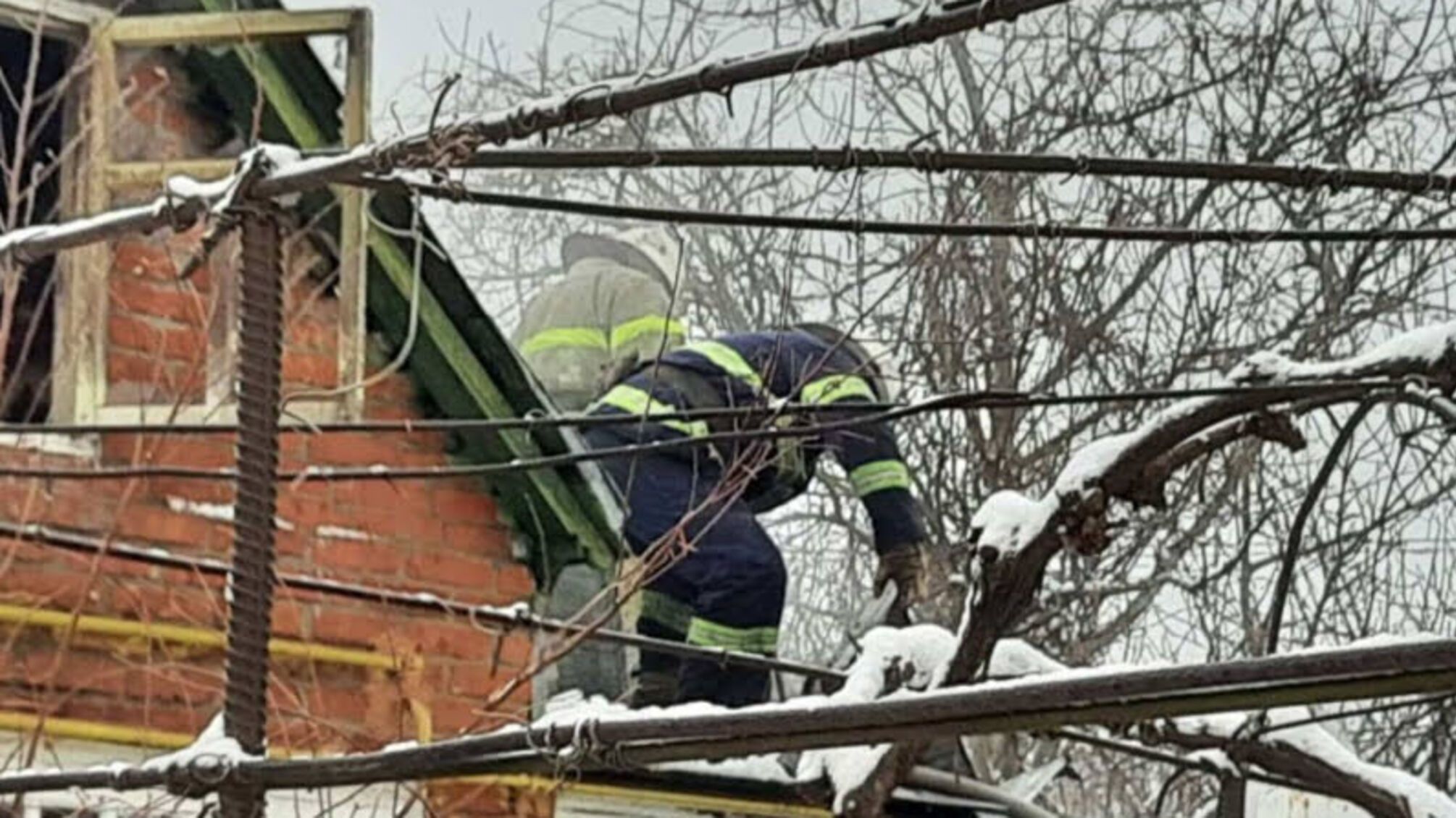 Харківська область: під час гасіння пожежі у приватному будинку вогнеборці виявили тіло загиблої жінки