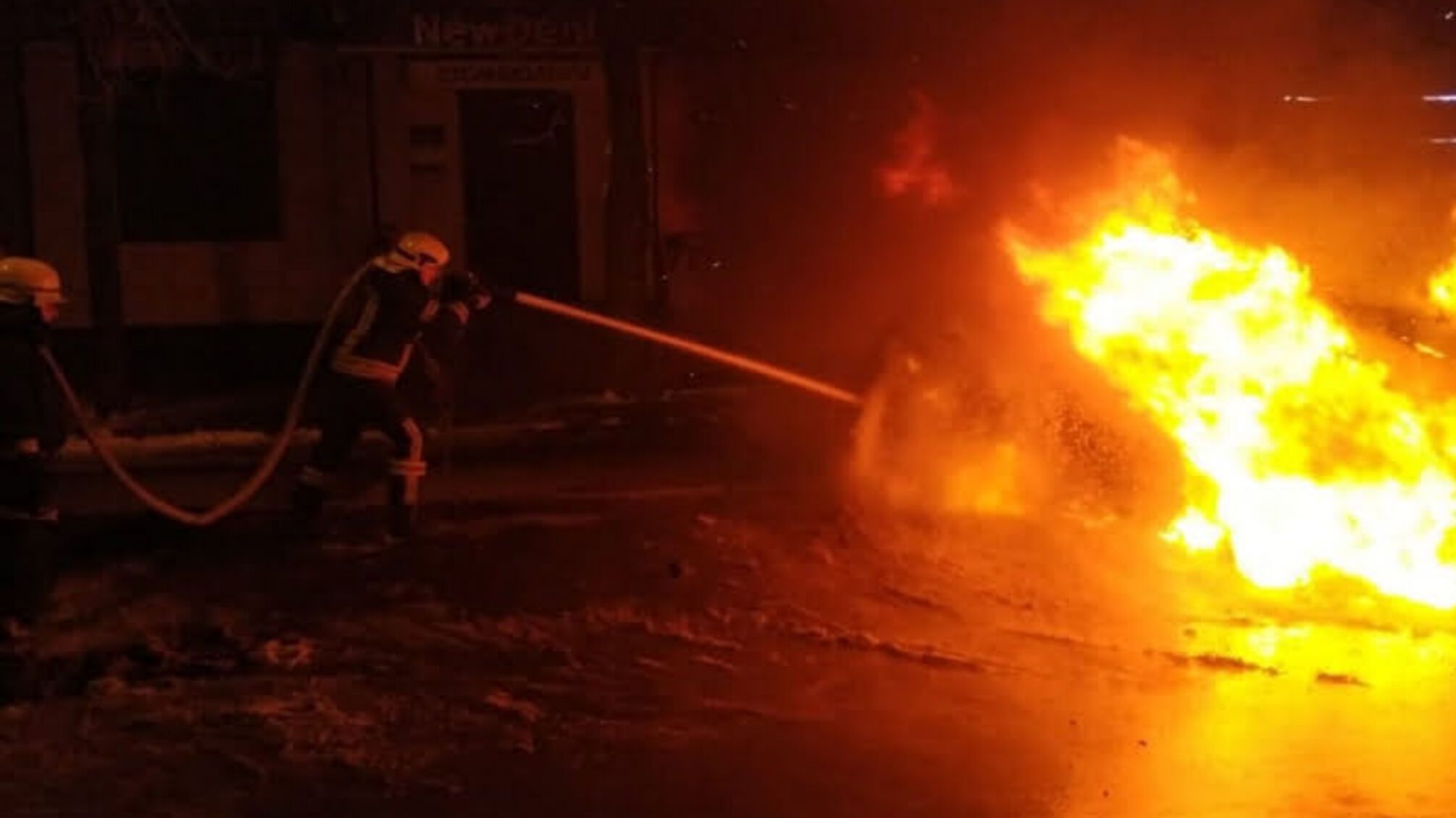 Дніпропетровська область: співробітники ДСНС загасили пожежу у легковому автомобілі