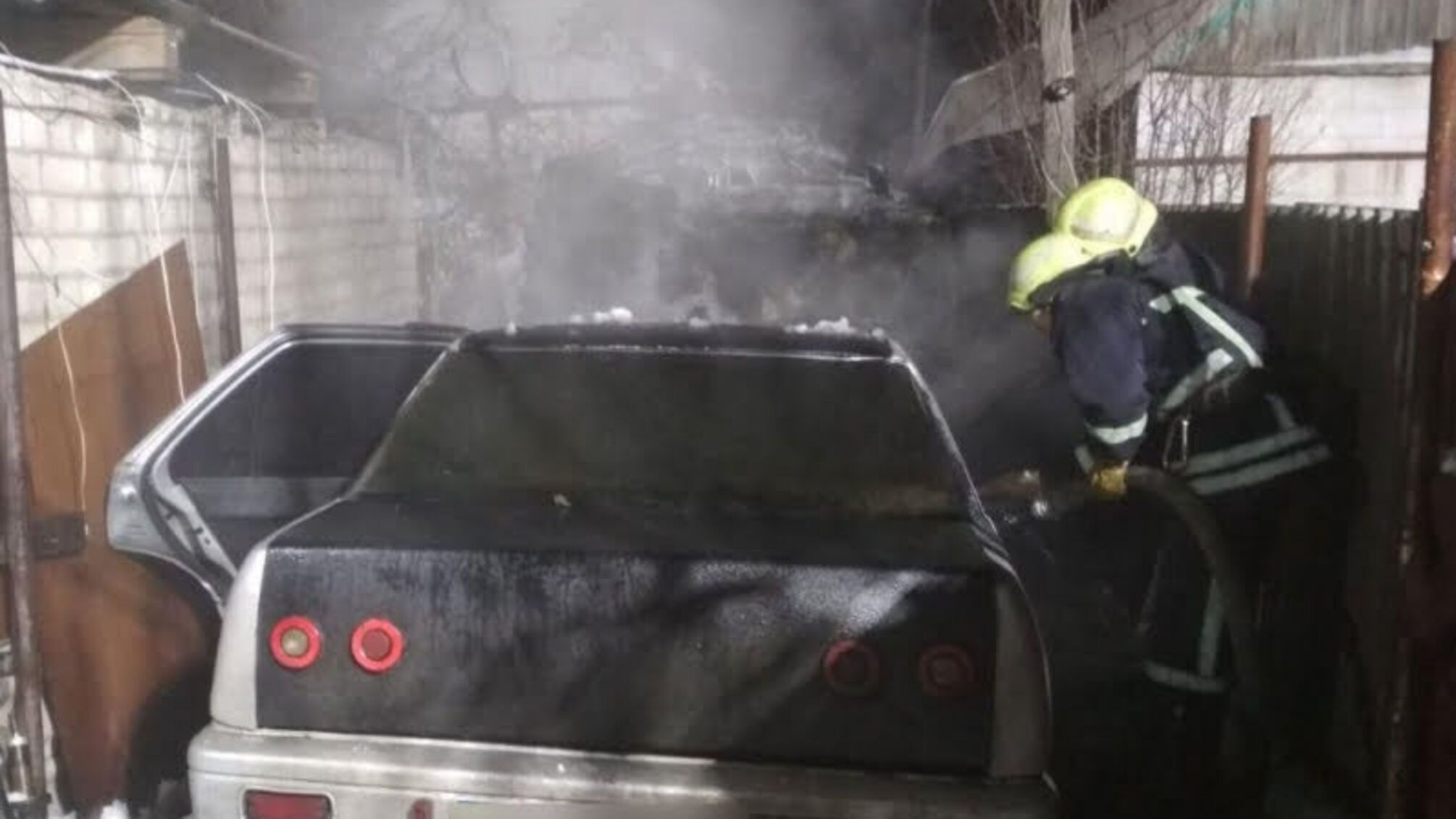 м. Запоріжжя: рятувальники ліквідували загорання в автомобілі