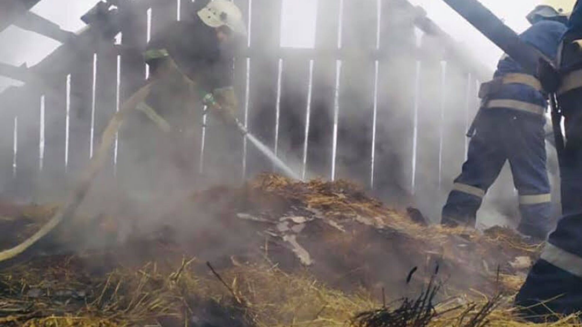 Львівська область: старосамбірські вогнеборці врятували від знищення вогнем господарську будівлю