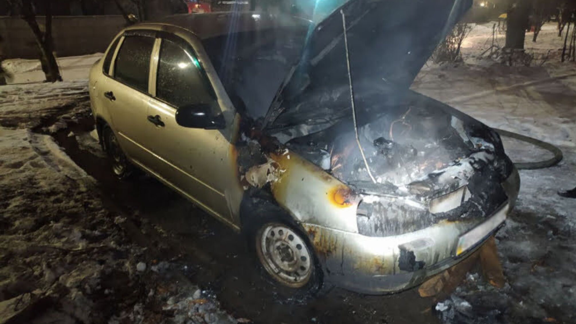 У Сумах вогнеборці ліквідували загоряння автомобіля