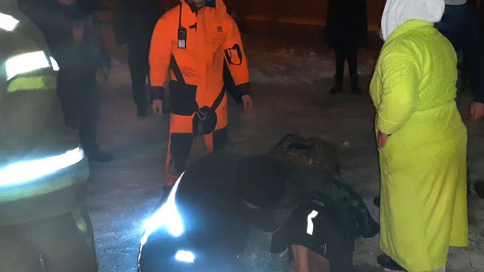 Полтавська область: бійці ДСНС врятували чоловіка, який провалився на тонкій кризі