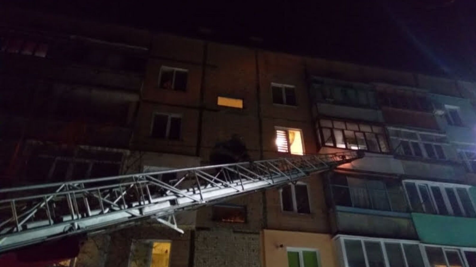 Кропивницький: бійці ДСНС надали допомогу по відкриванню дверей квартири