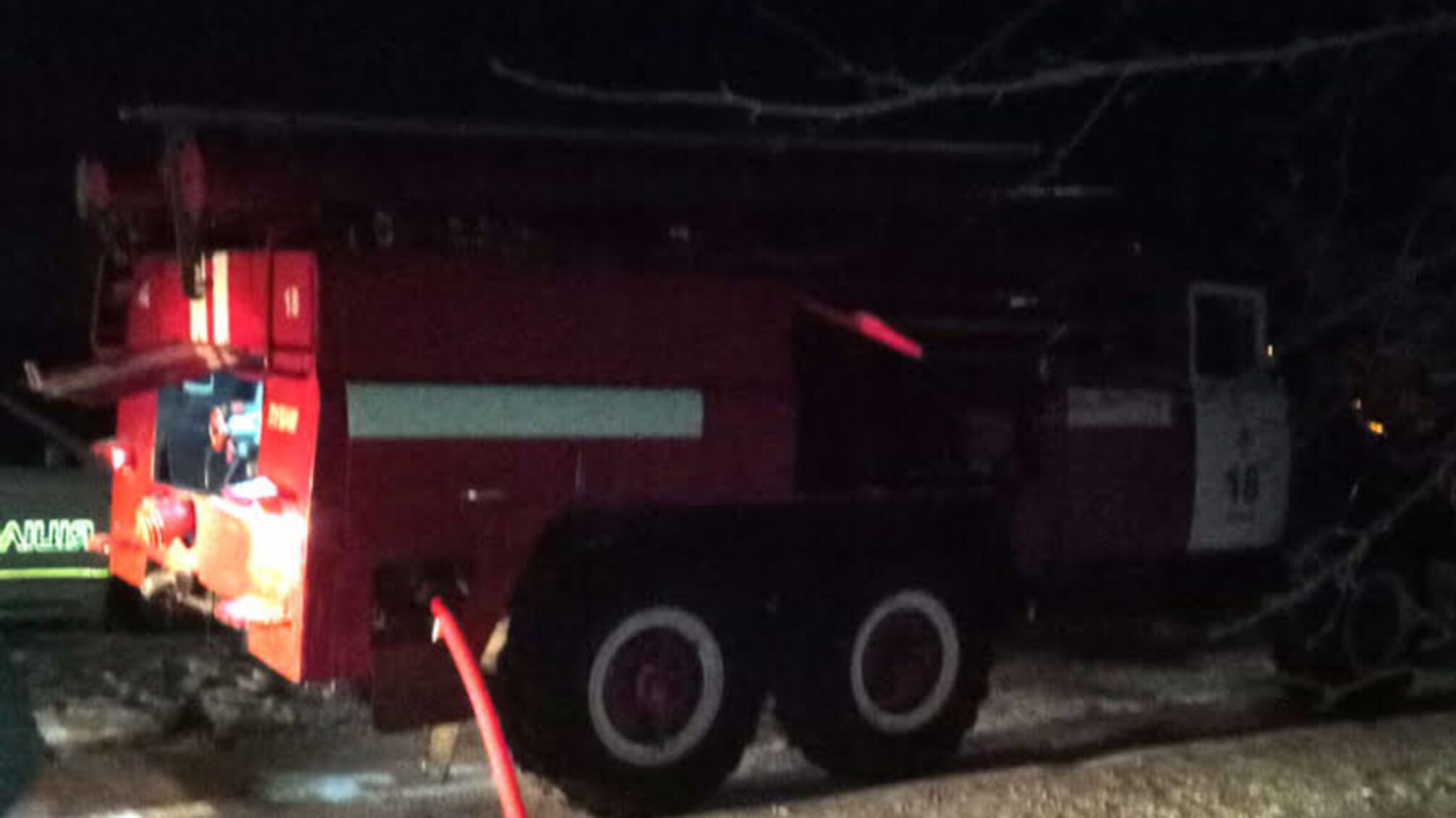 Полтавська область: під час гасіння пожежі в будинку вогнеборці евакуювали 3 людей