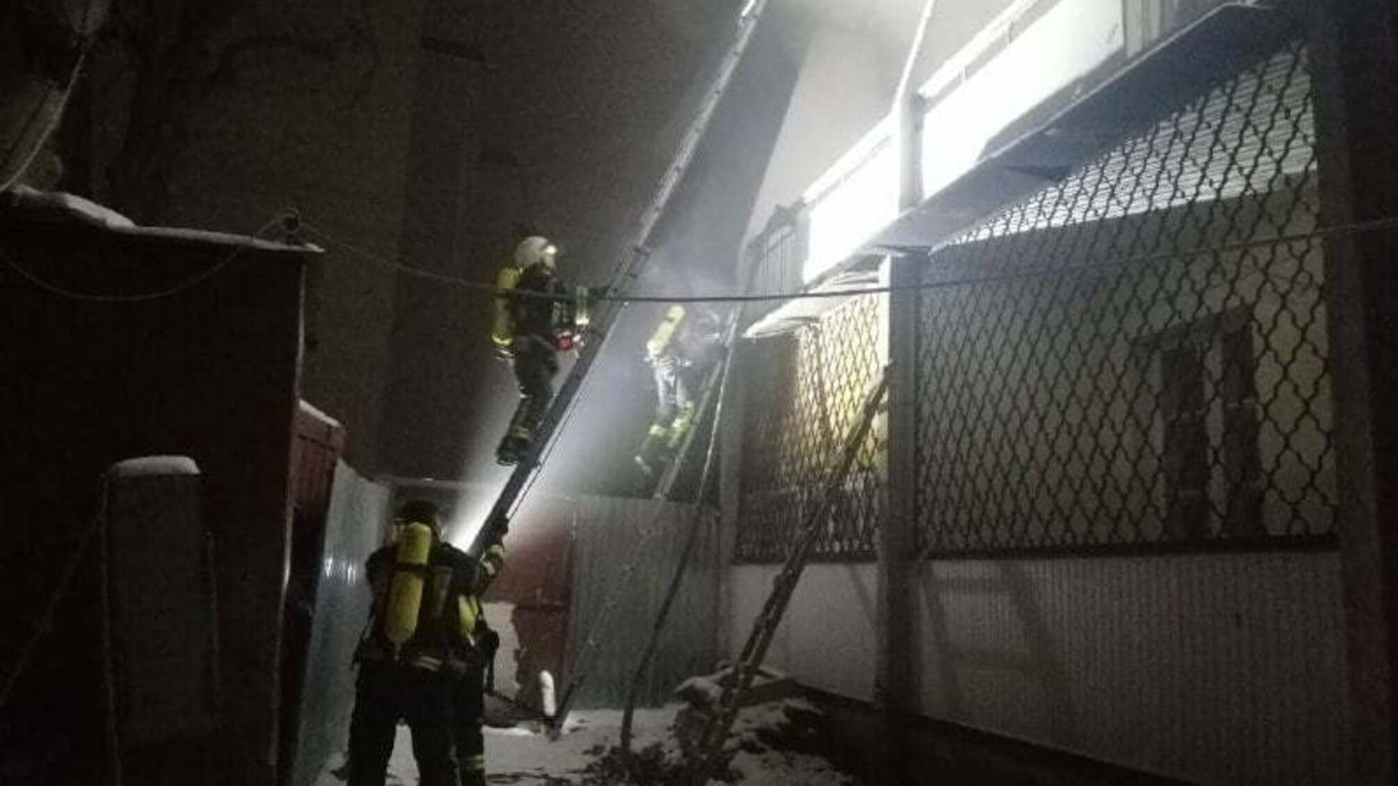 Одеса: рятувальники ліквідували загоряння в будівлі гуртожитку