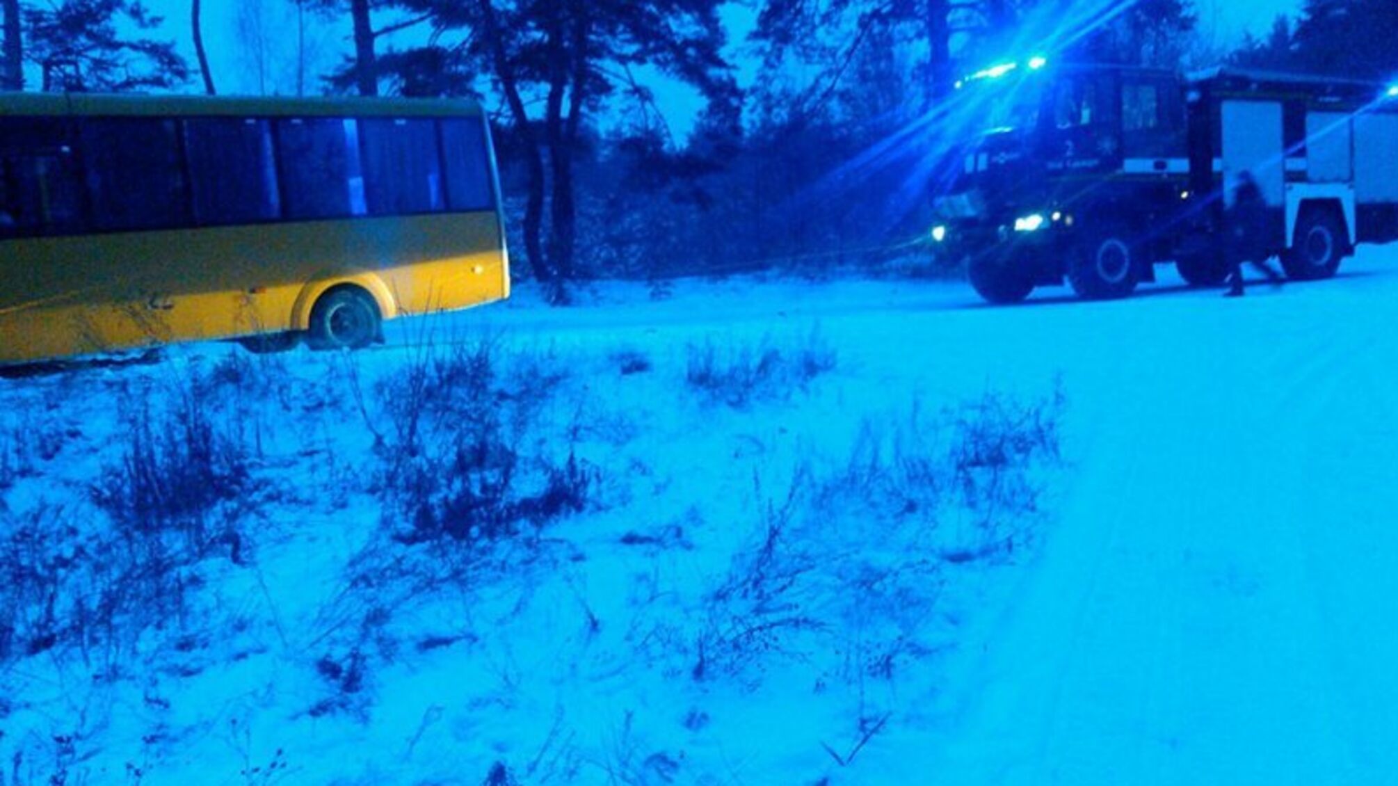 Полтавська область: рятувальники відбуксирували автобус