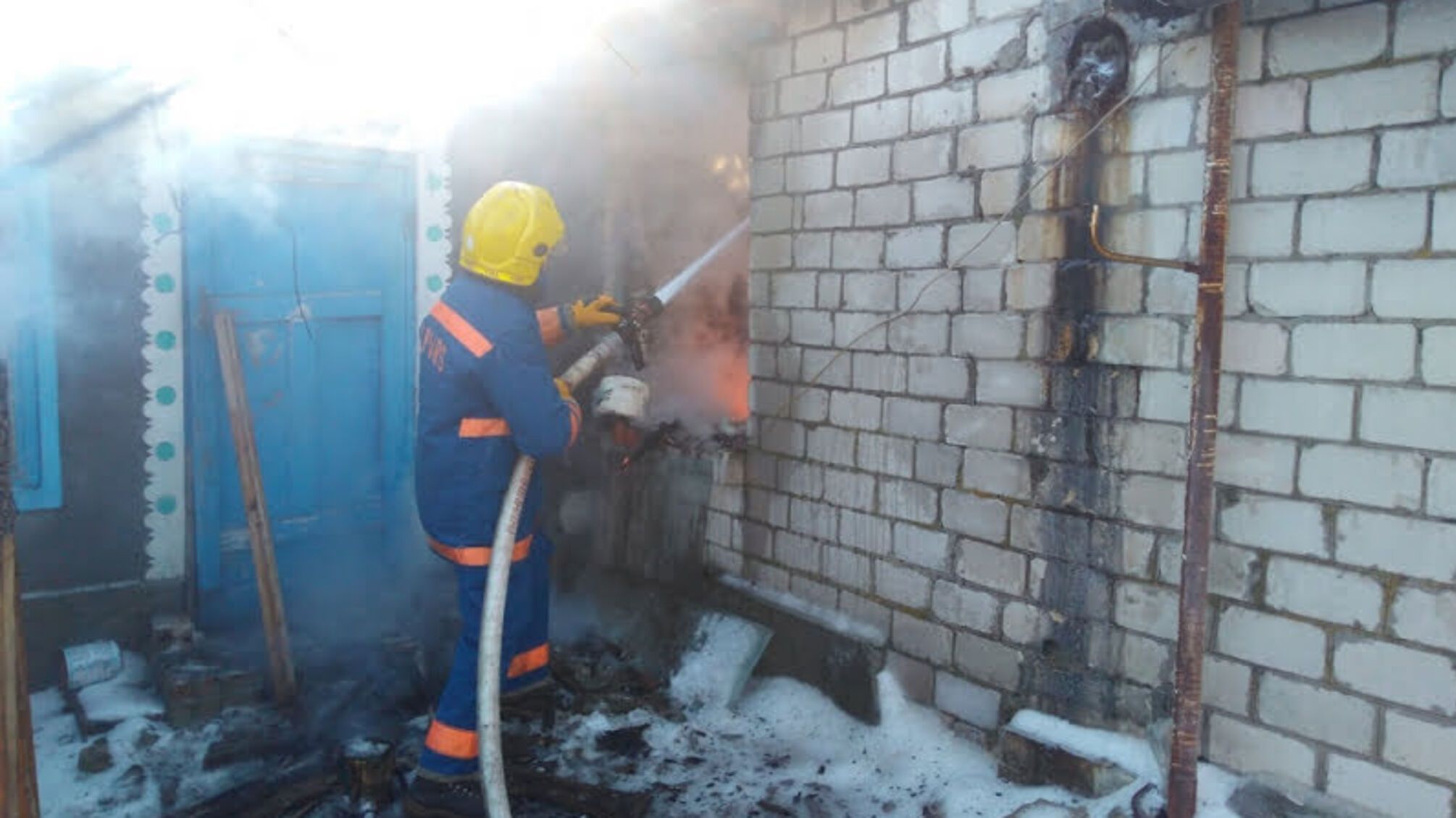 Херсонщина: горностаївські рятувальники під час ліквідації пожежі виявили обгоріле тіло 65-річного чоловіка