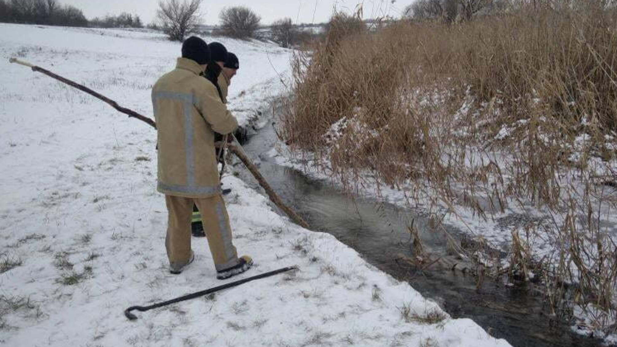 Кіровоградська область: рятувальники надали допомогу по вилученню тіла загиблого чоловіка з водойми