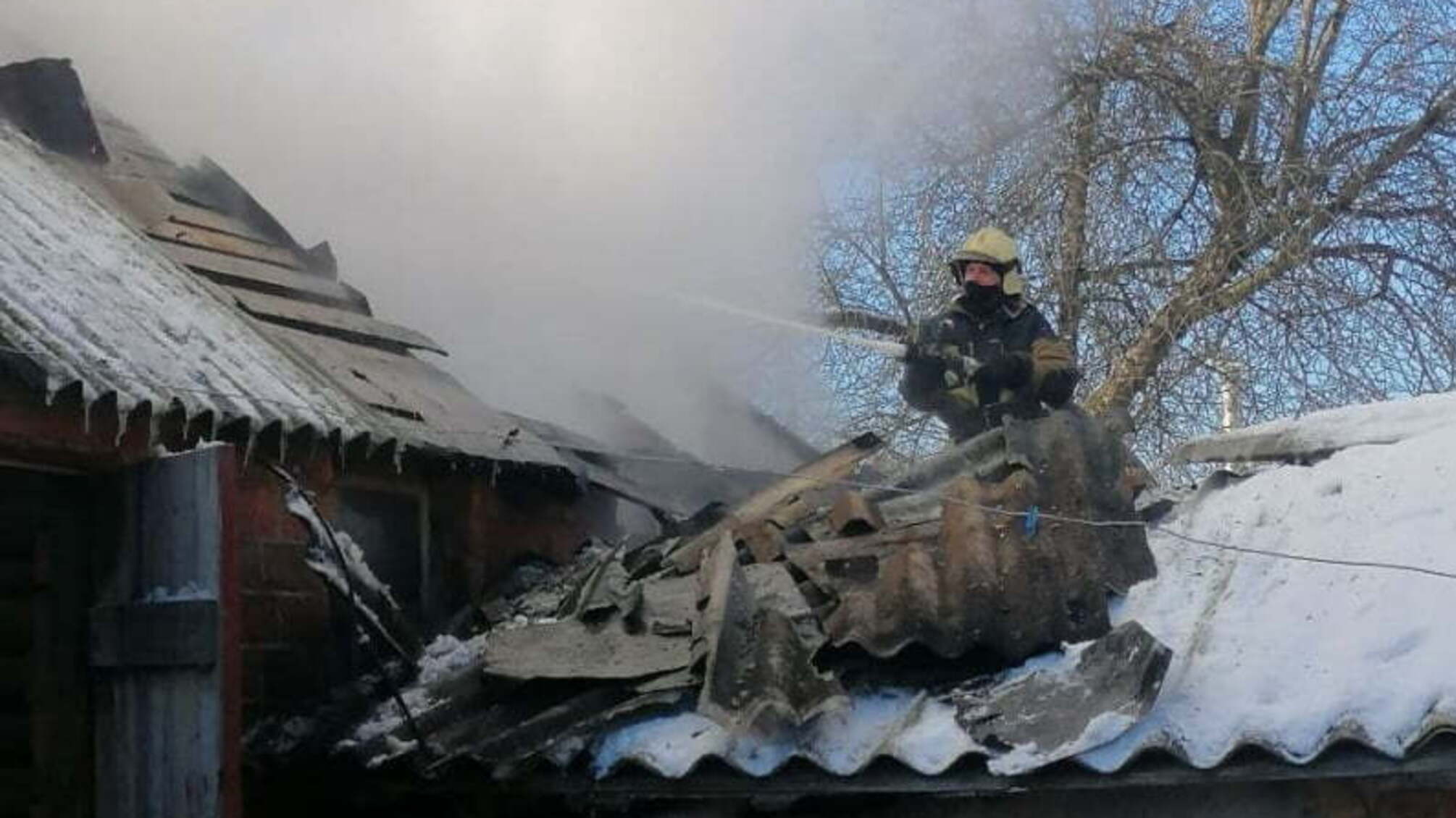 Сумська область: вогнеборці ліквідували загоряння господарчої споруди на двох господарів