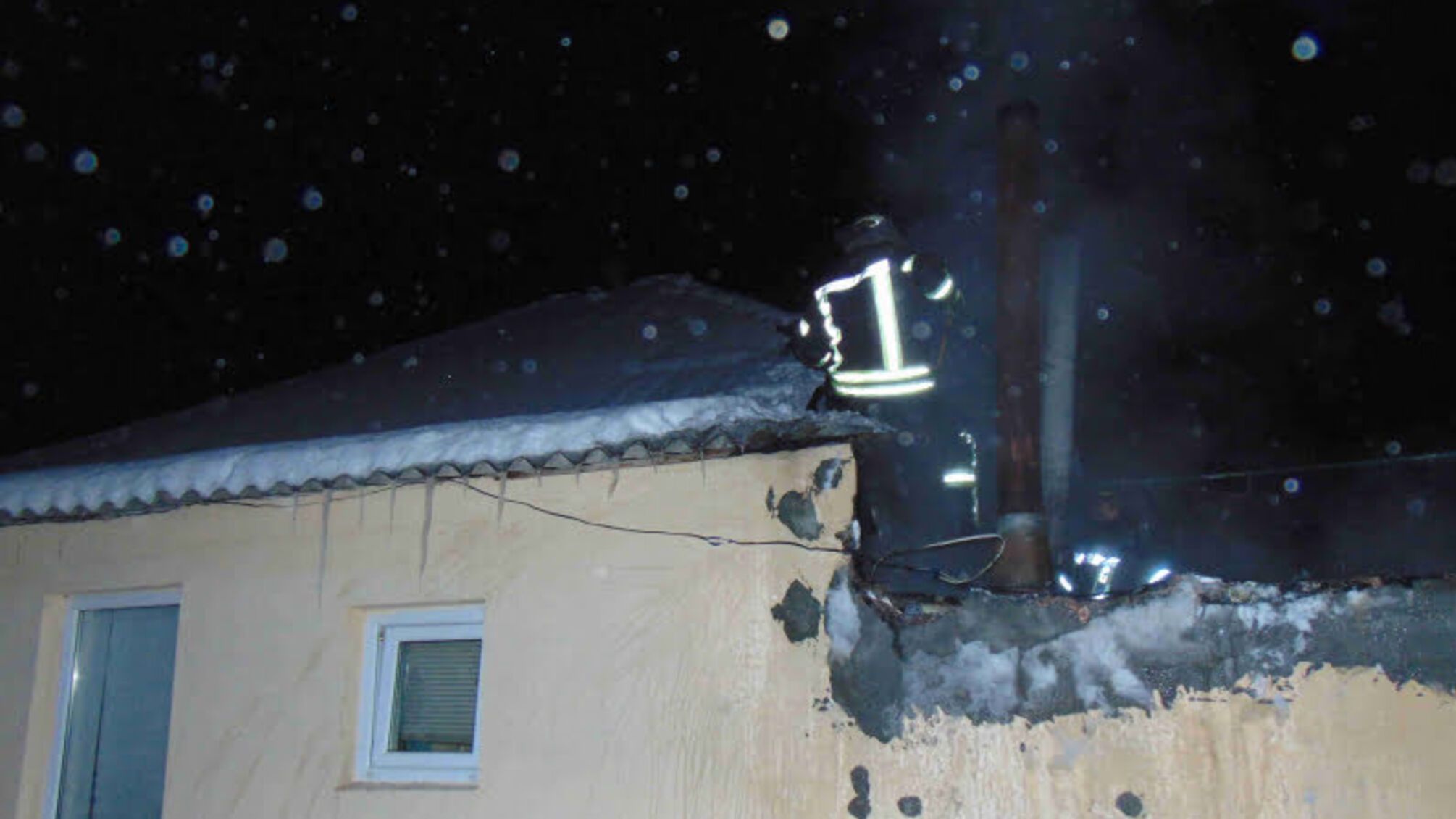 Луганська область: під час ліквідації пожежі у котельні рятувальники запобігли розповсюдженню вогню на житловий будинок