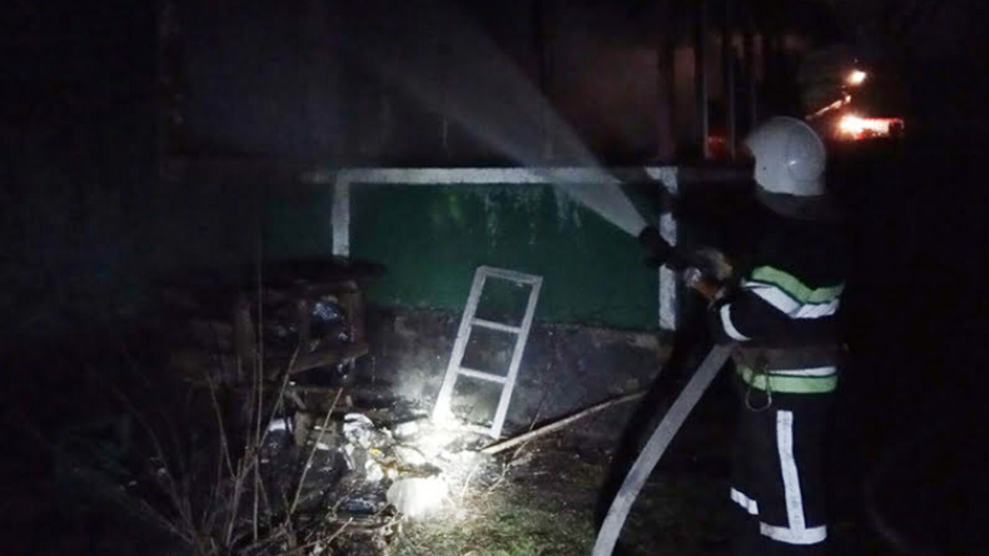 На Хмельниччині вогнеборці ліквідували пожежу приватного будинку, в якій загинув чоловік