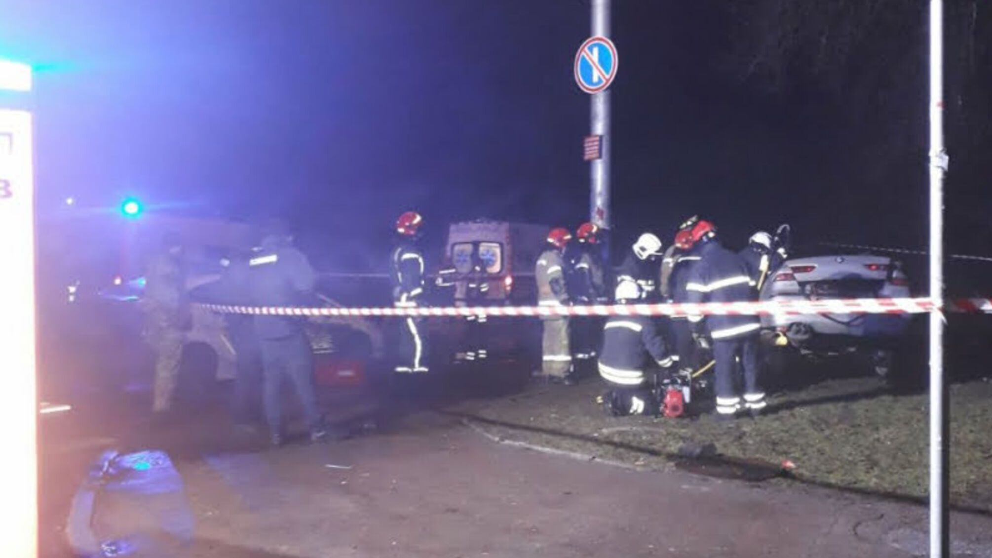 Київ: рятувальники деблокували потерпілого із понівеченого авто