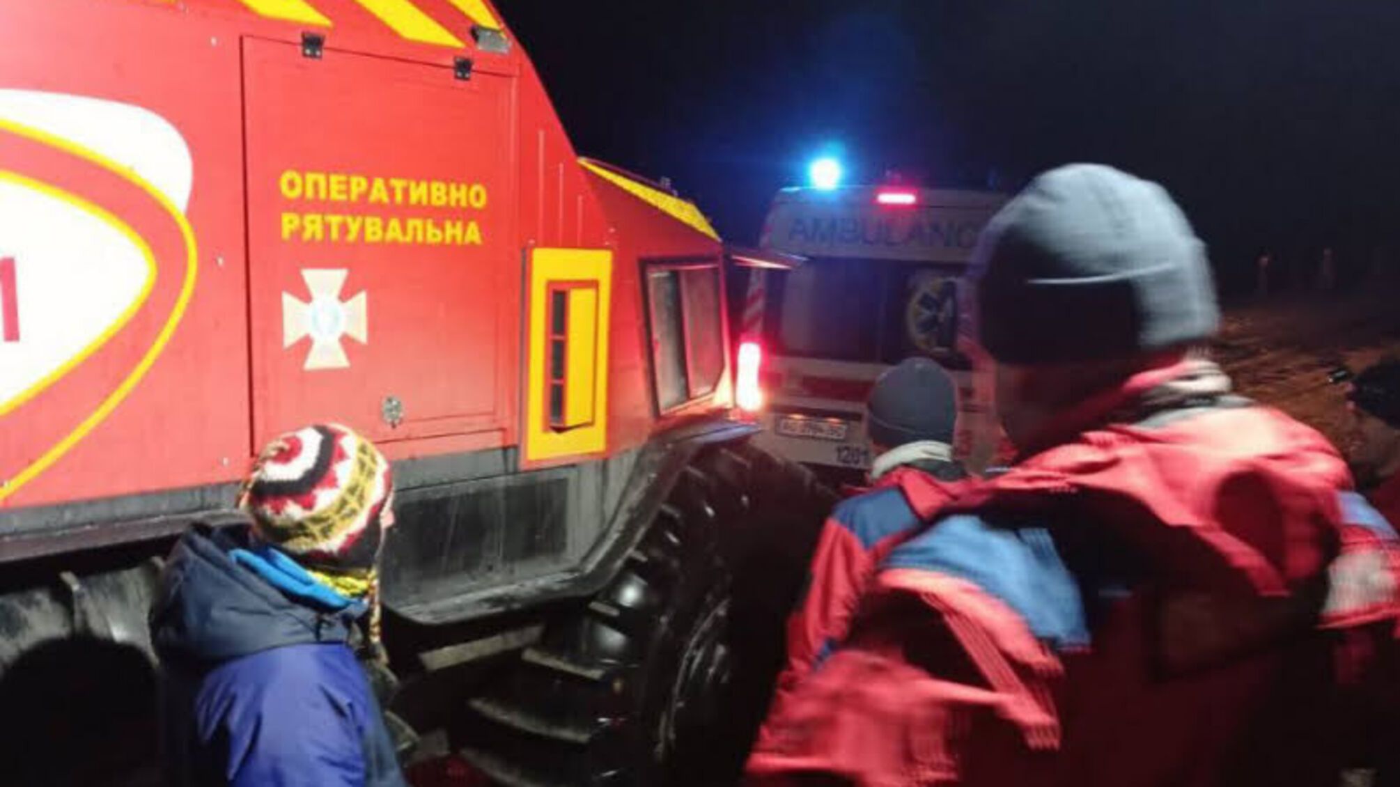Закарпаття: гірські рятувальники надавали допомогу травмованій туристці з Херсона