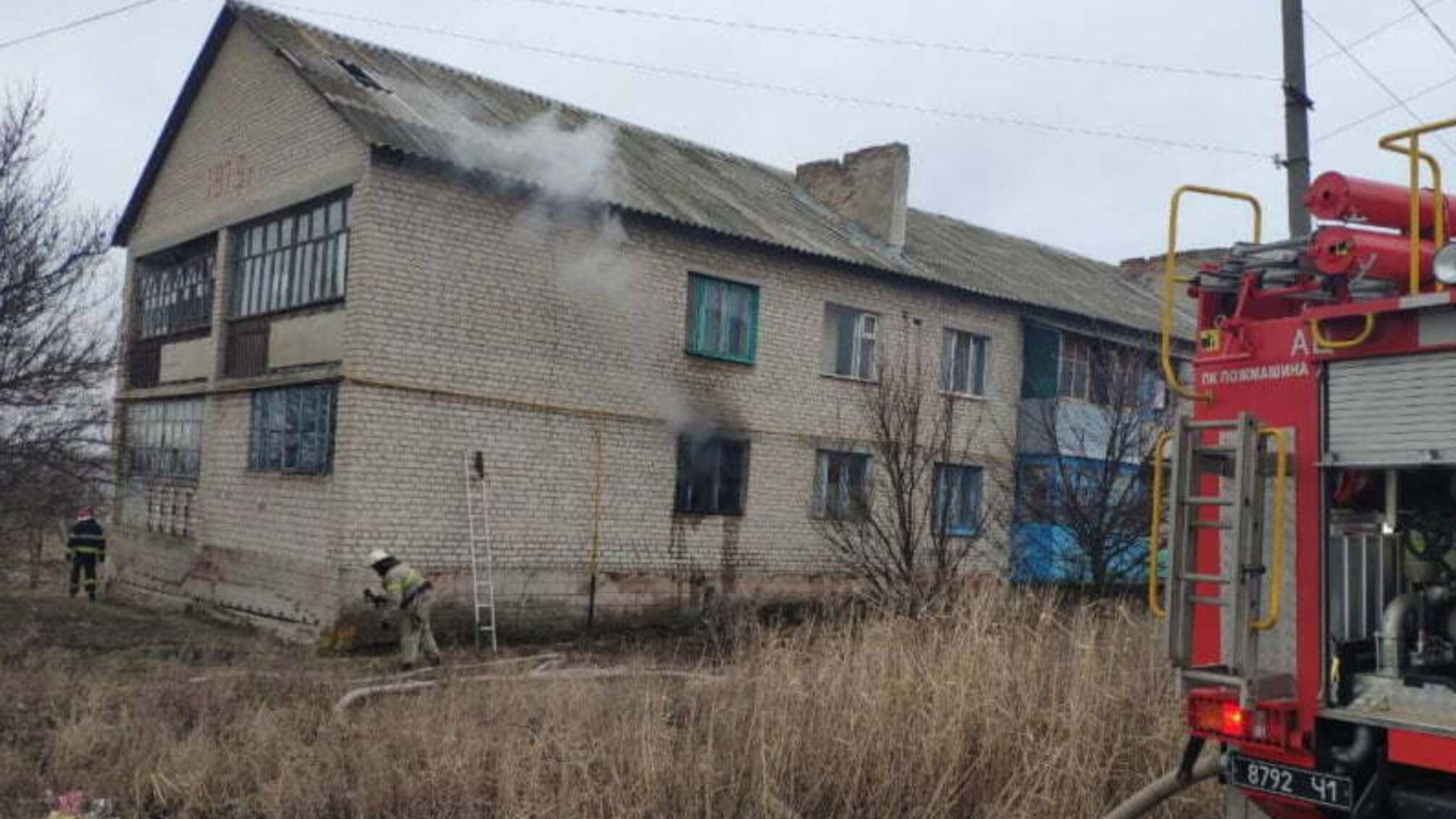 Харківська область: рятувальники ліквідували пожежу у двоповерховому житловому будинку