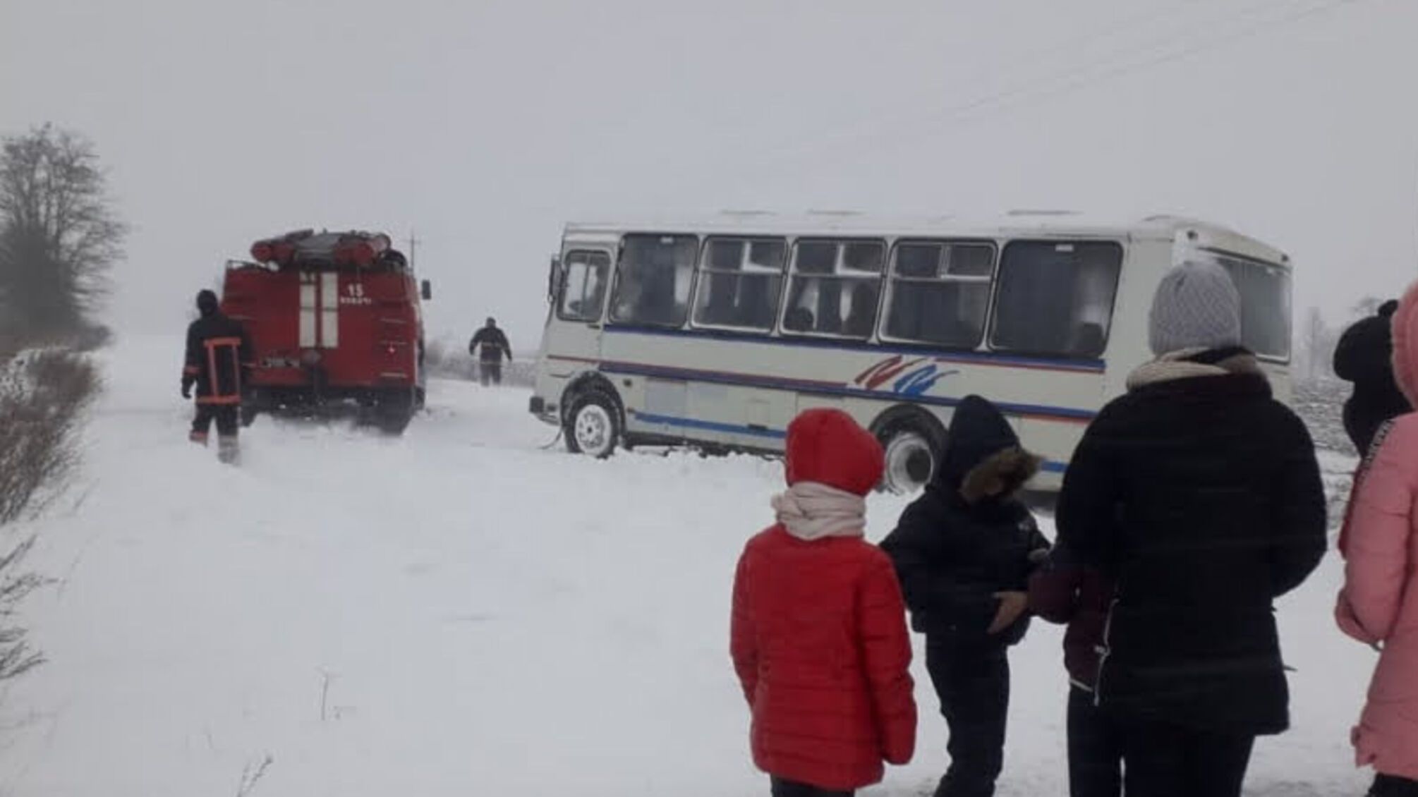 Волинська область: рятувальники витягнули з замету шкільний автобус (ВІДЕО)