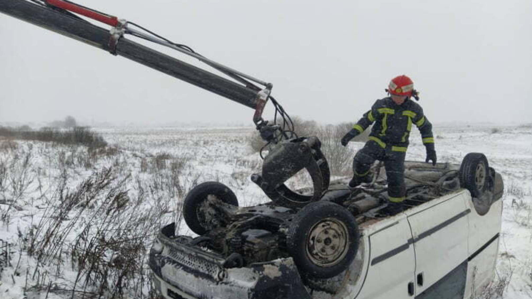 Сьогодні на Волині рятувальники вивільнили із заметів 24 авто та надали допомогу 106 громадянам, 12 з яких – діти (ВІДЕО)