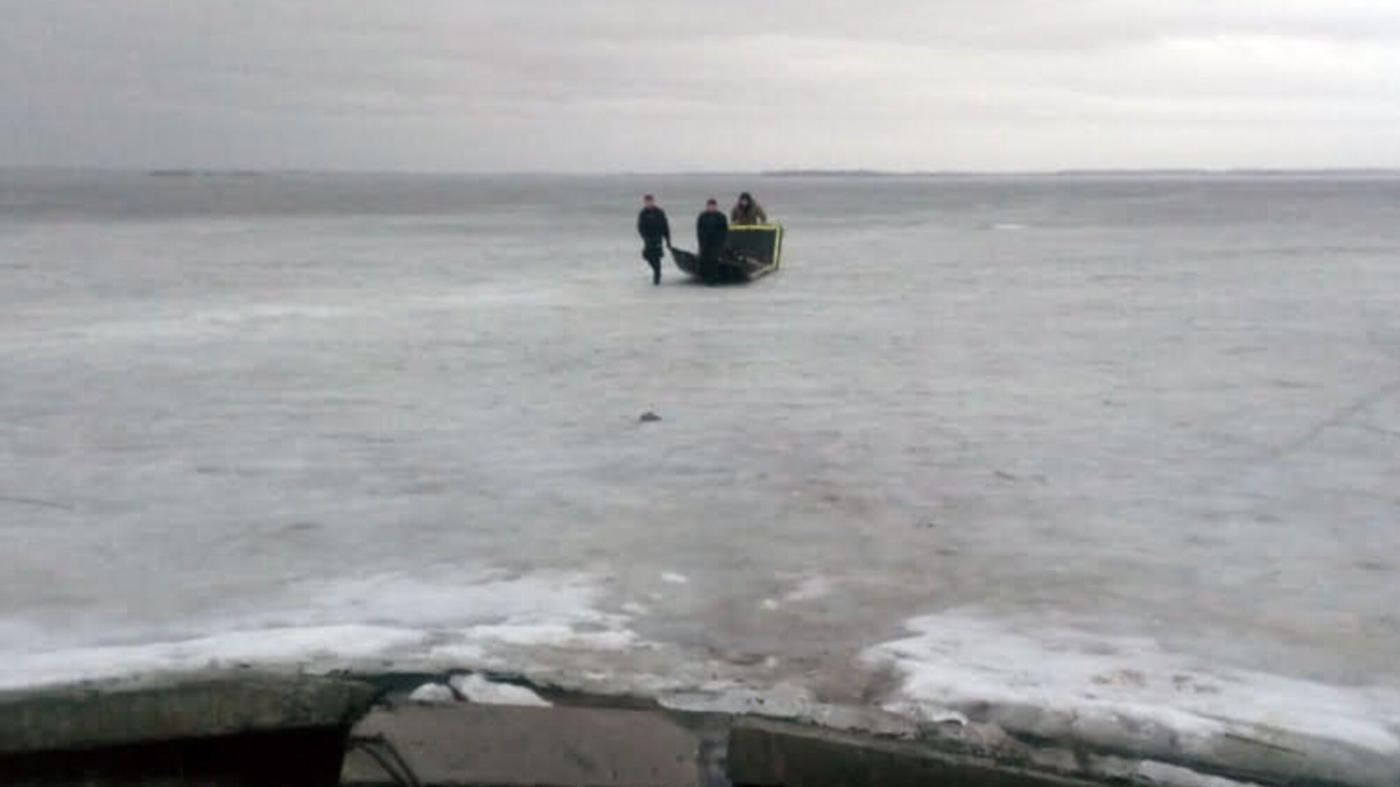 Дніпропетровська область: водолази-рятувальники вилучили тіло потонулого рибалки з річки
