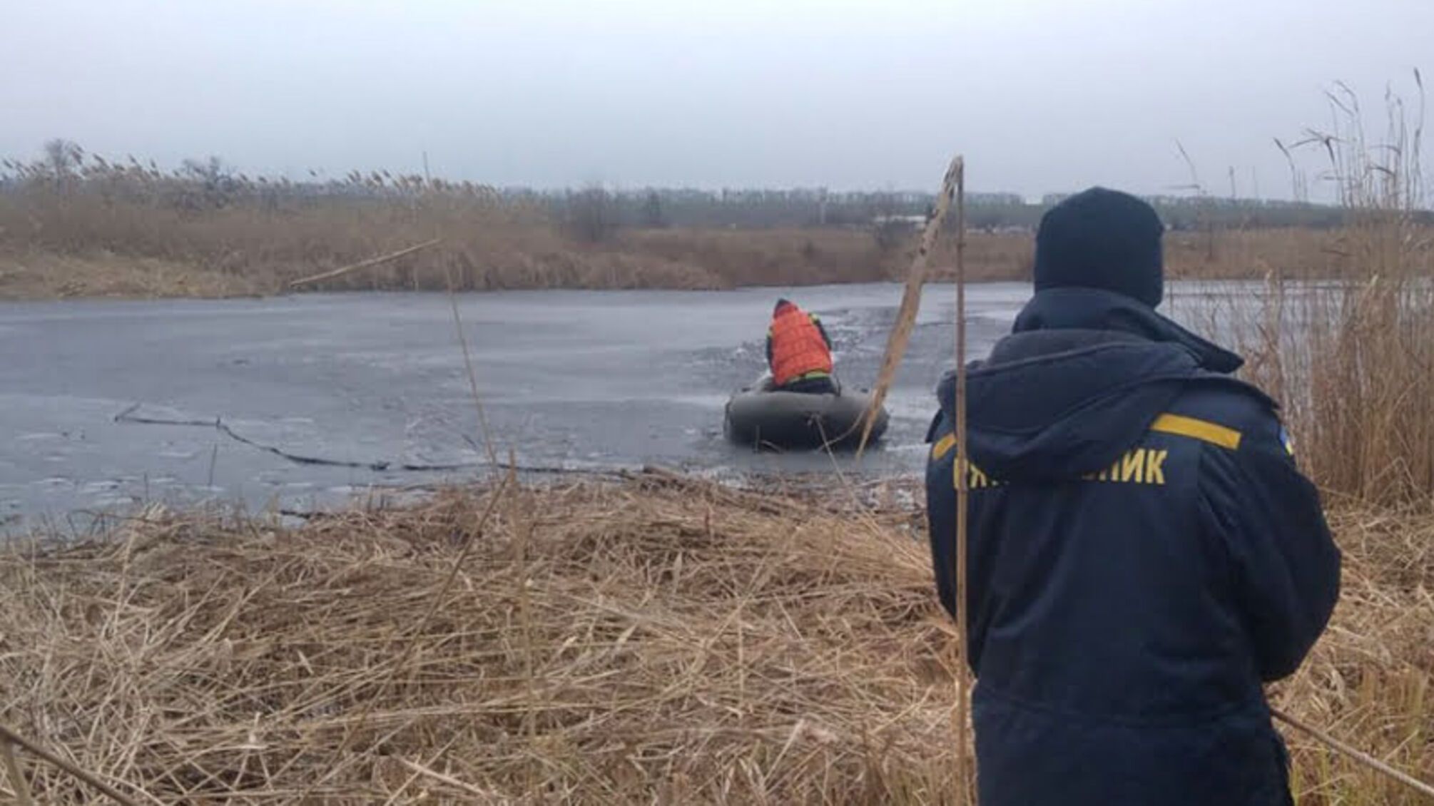 Полтавська область: рятувальники витягли з річки тіло чоловіка