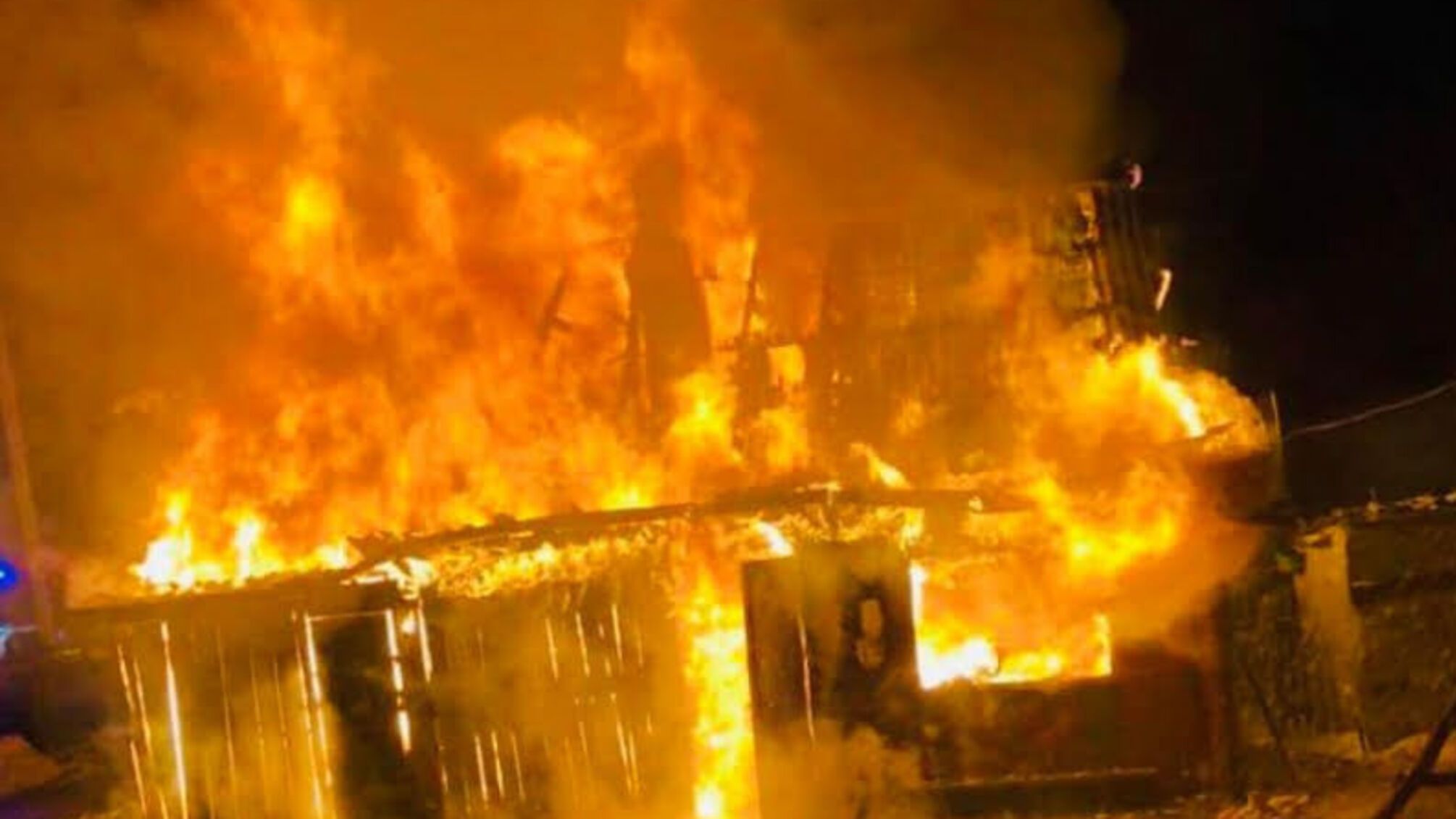 Львівська область: радехівські надзвичайники ліквідували пожежу в житловому будинку