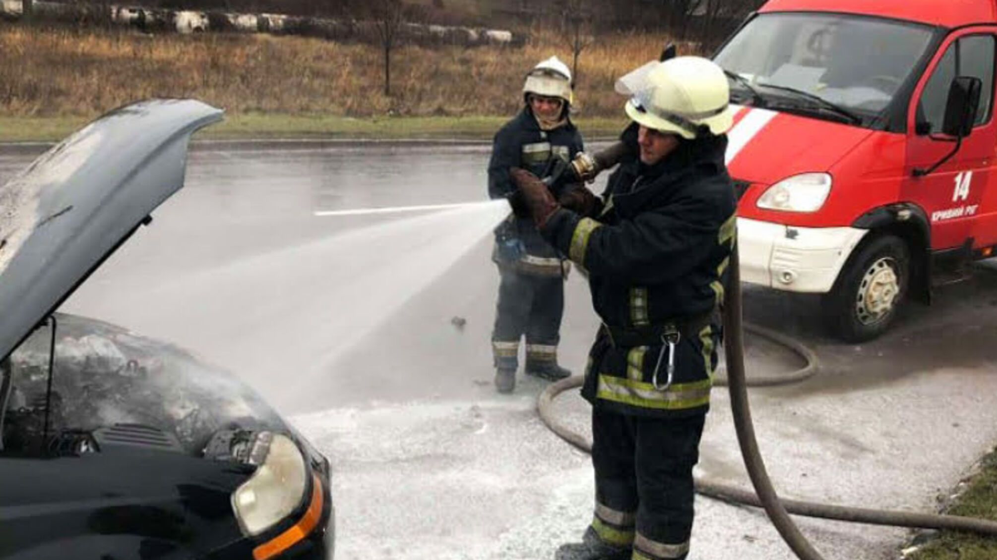 Дніпропетровська область: вогнеборці ліквідували займання легковика